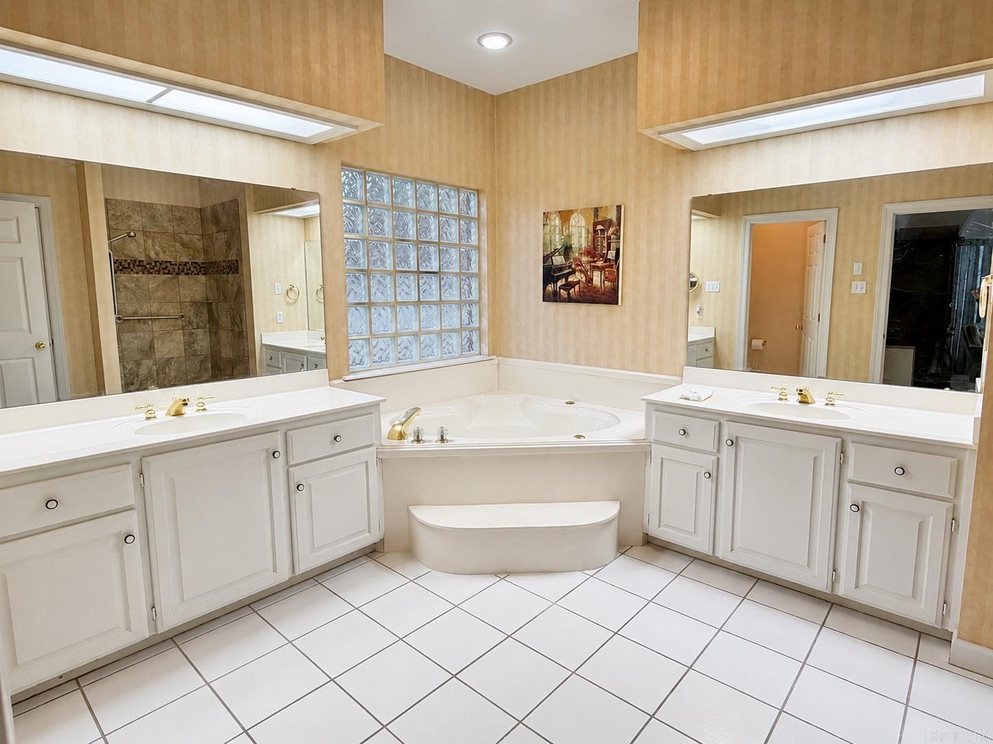 COUNTRY CLUB OF ARK THE - Residential