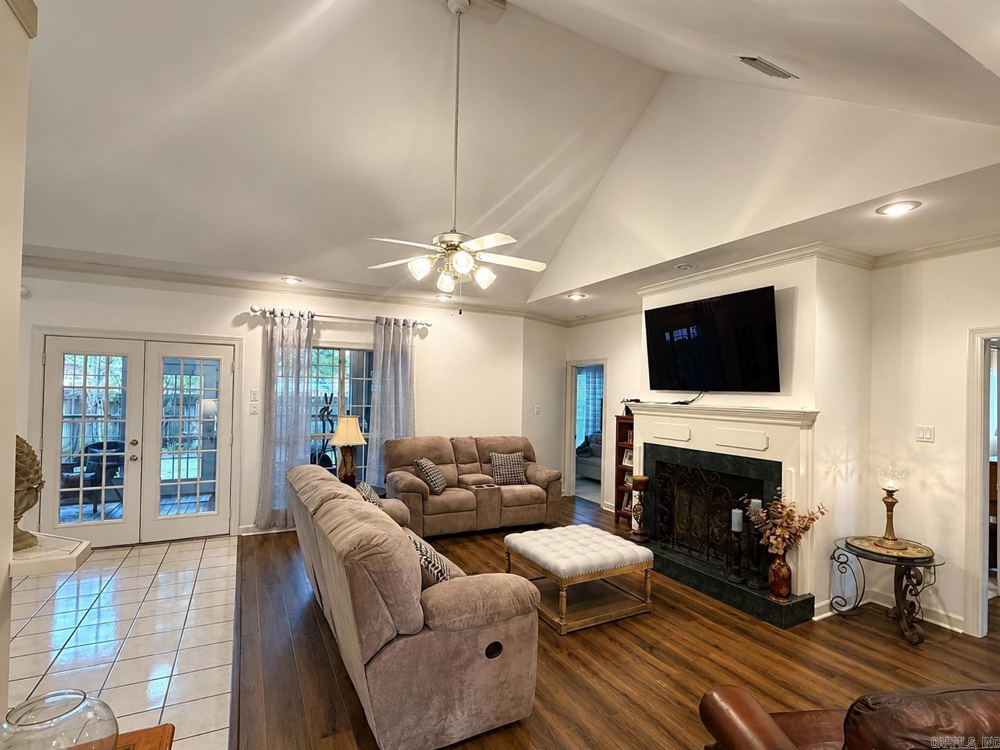 COUNTRY CLUB OF ARK THE - Residential