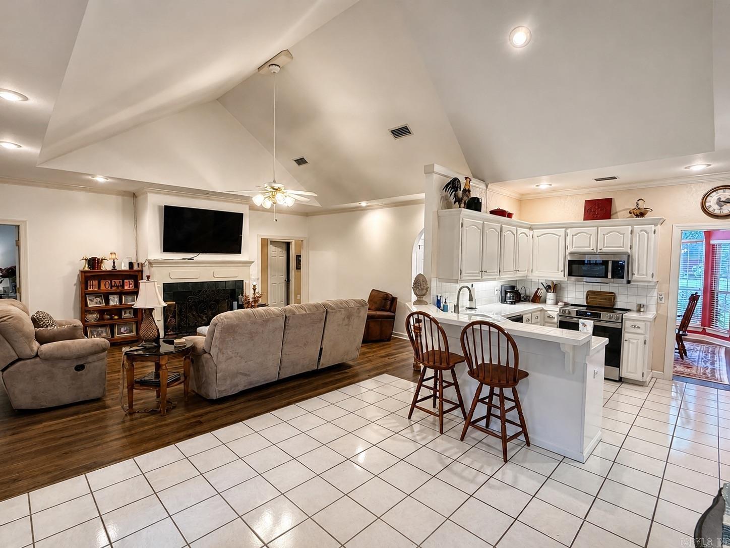 COUNTRY CLUB OF ARK THE - Residential