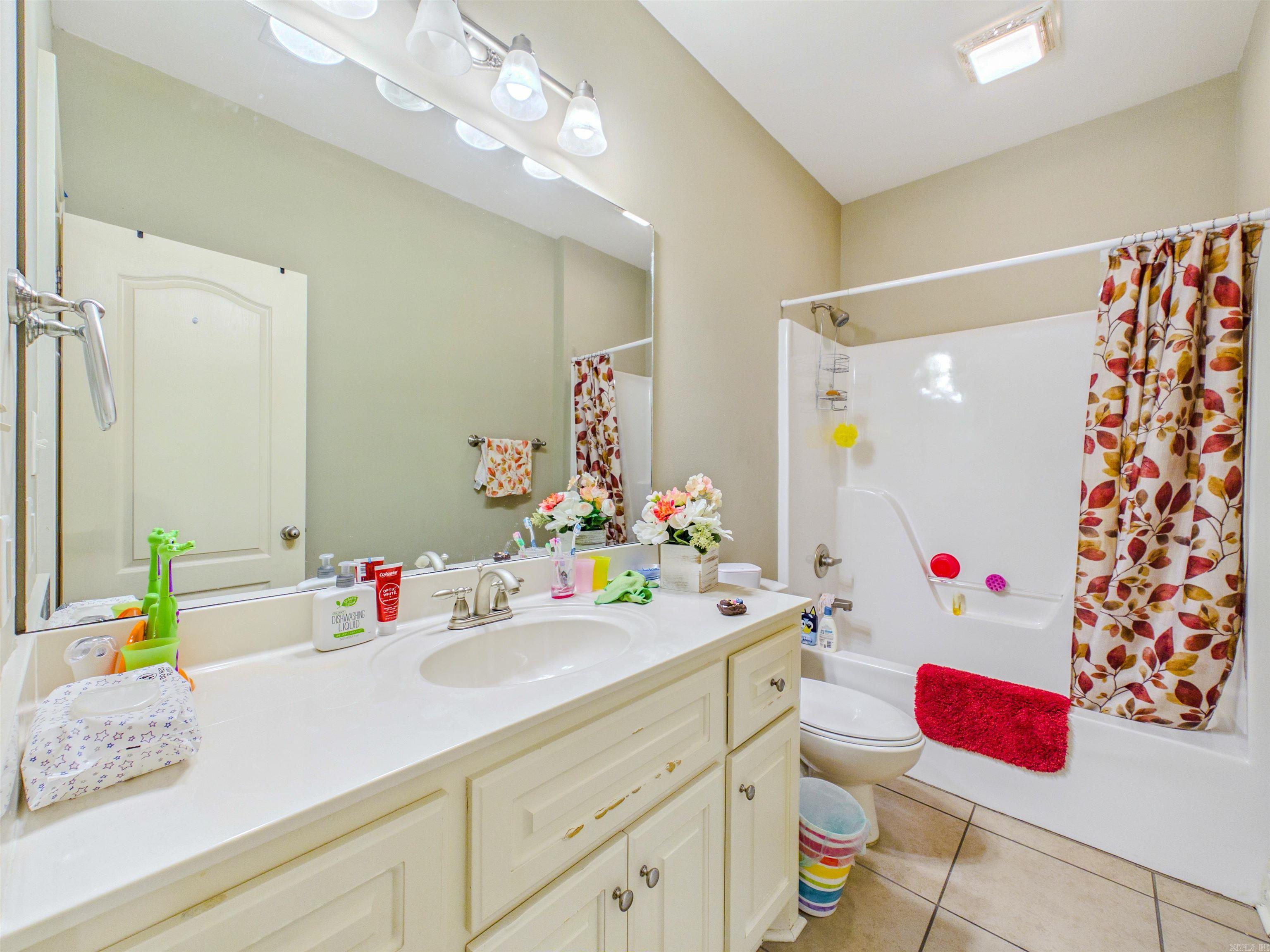 COUNTRY CLUB OF AR VILLAGE WAY A - Residential