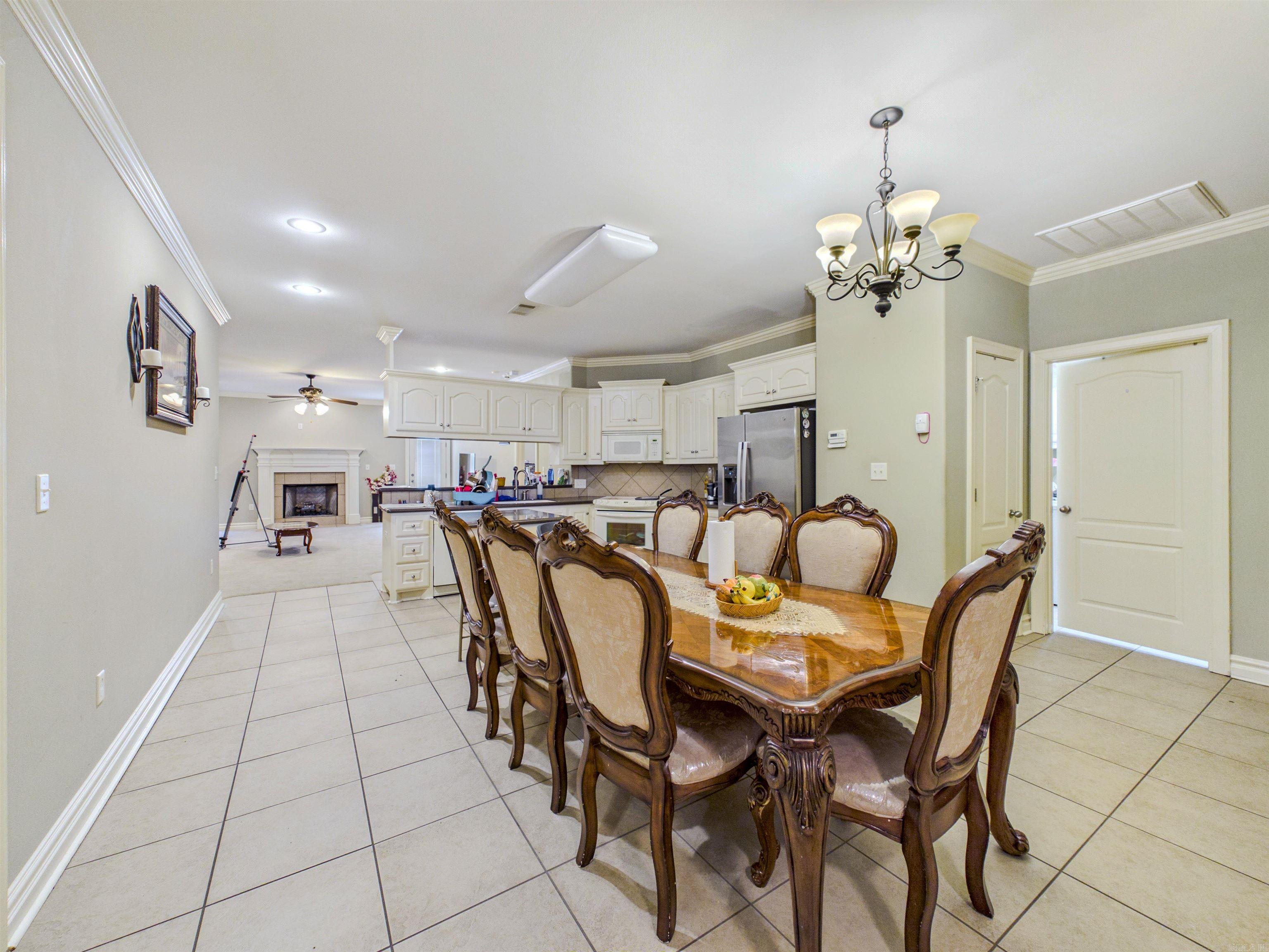 COUNTRY CLUB OF AR VILLAGE WAY A - Residential