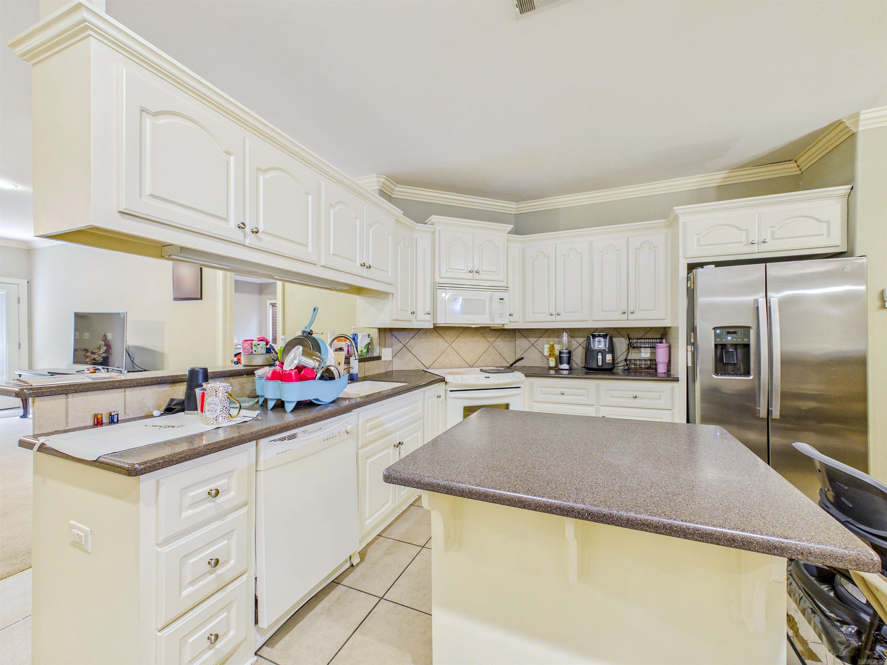COUNTRY CLUB OF AR VILLAGE WAY A - Residential