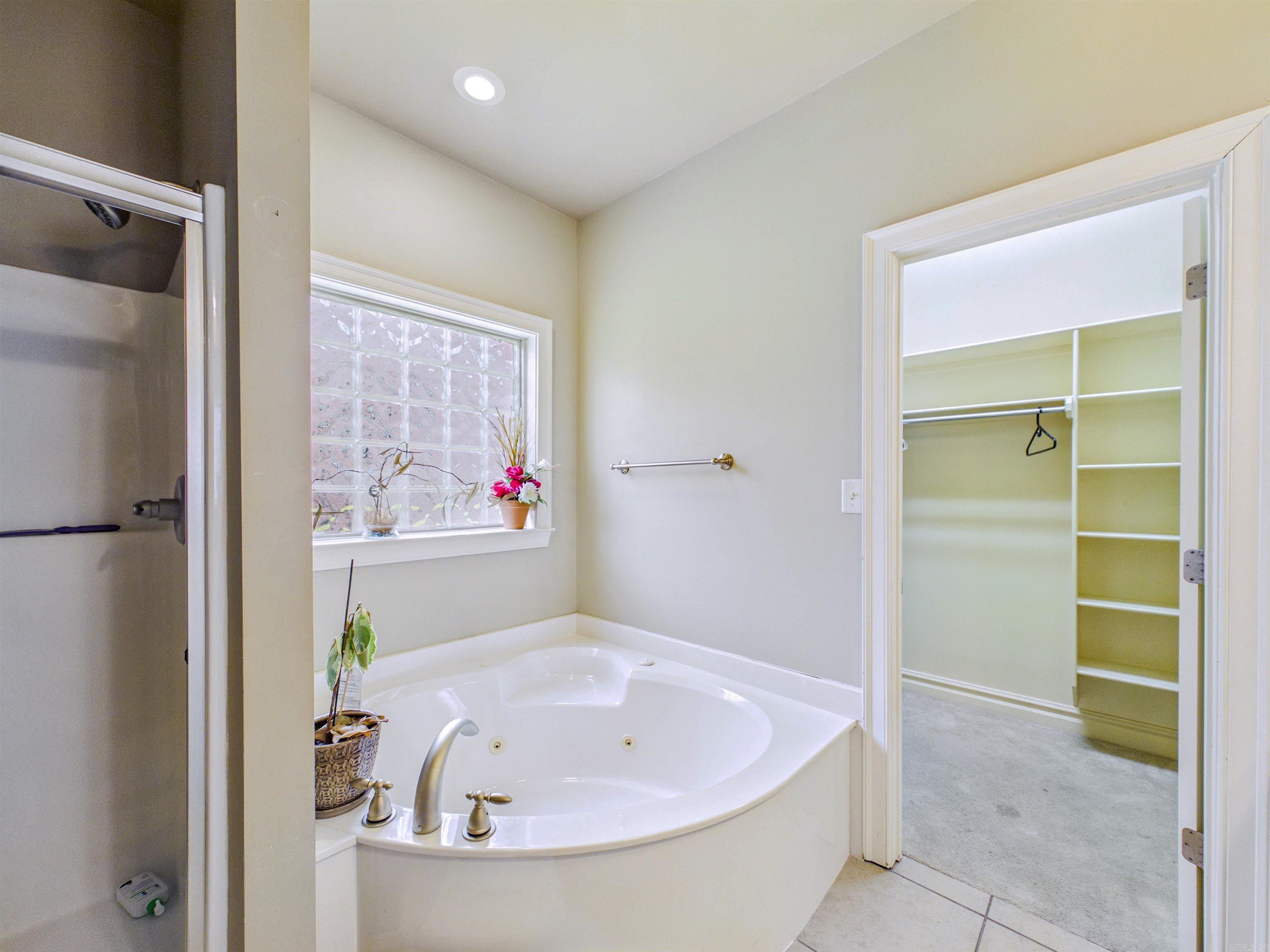 COUNTRY CLUB OF AR VILLAGE WAY A - Residential