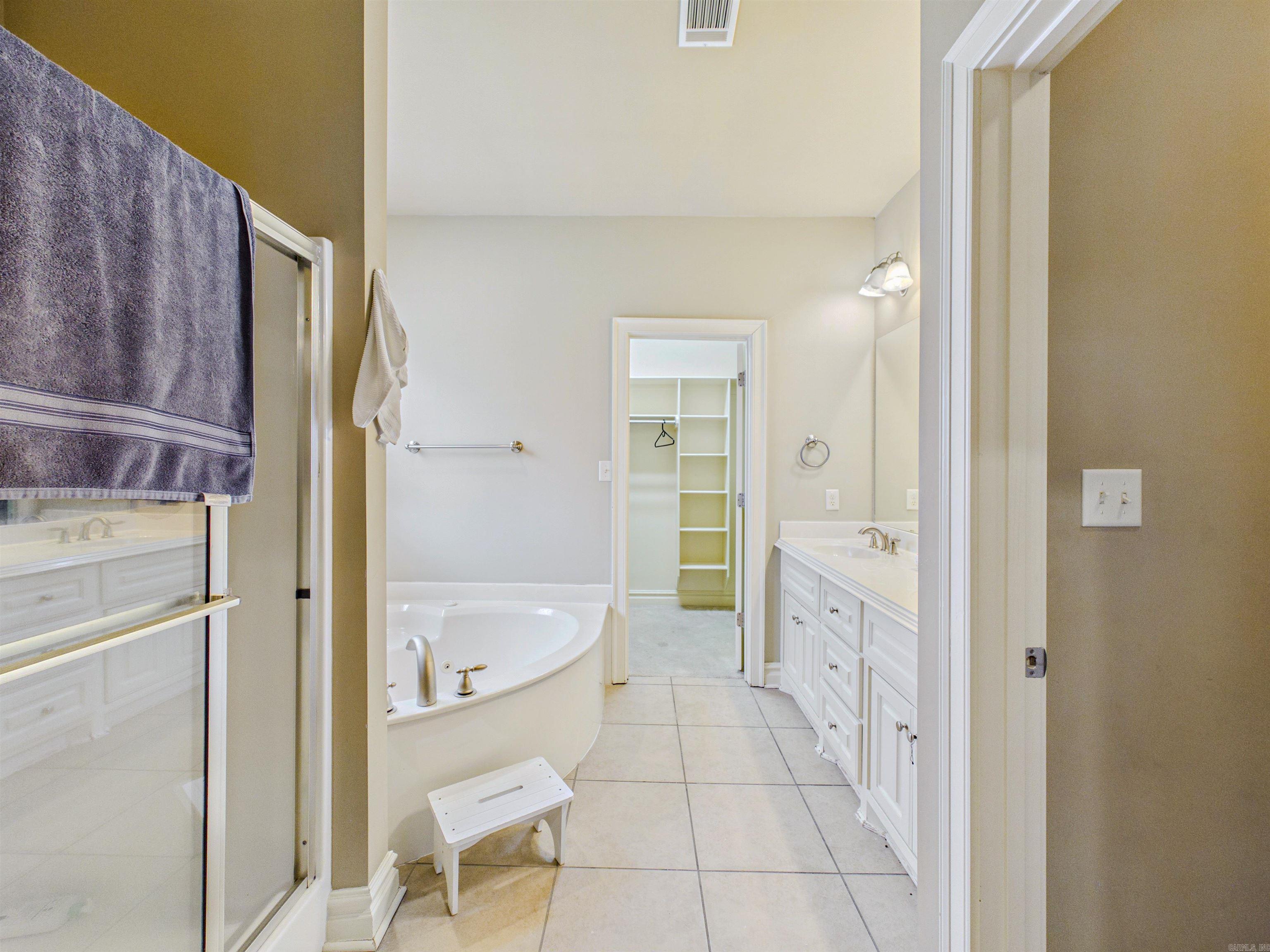 COUNTRY CLUB OF AR VILLAGE WAY A - Residential