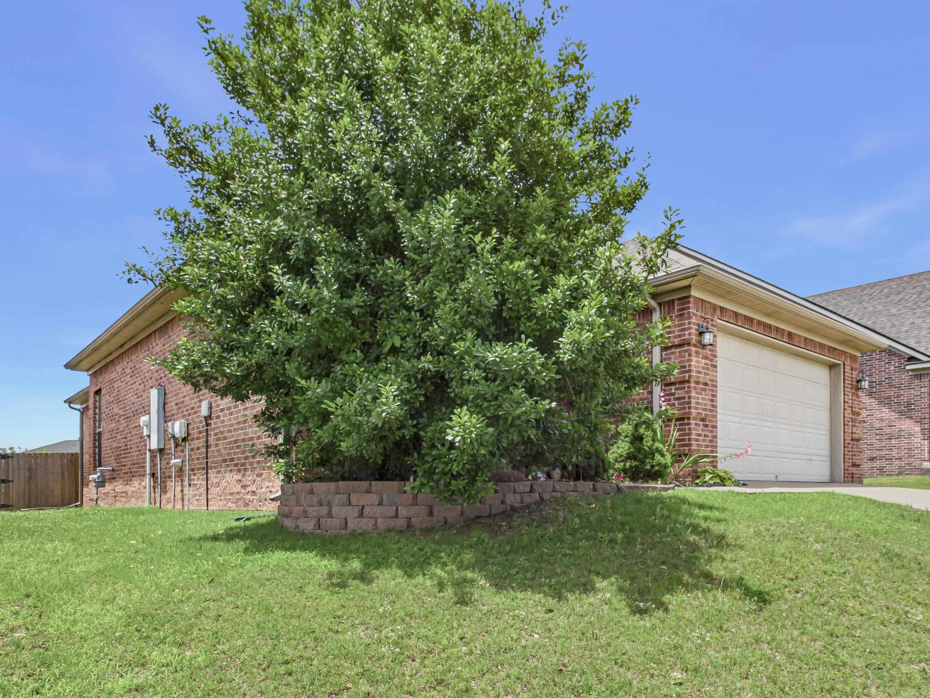COUNTRY CLUB OF AR VILLAGE WAY A - Residential