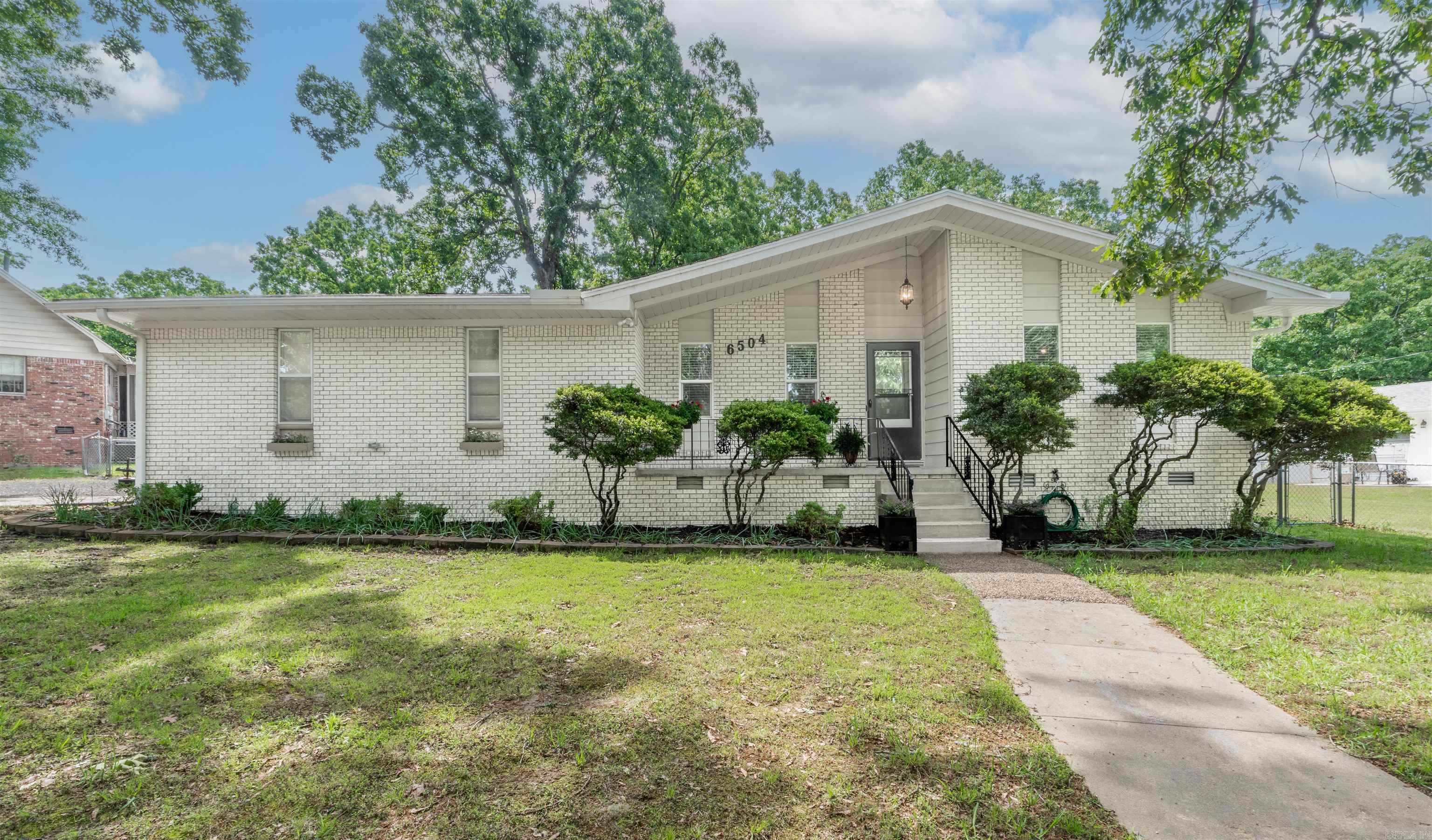 Gorgeous home located in a quiet North Little Rock neighborhood. Home recently remodeled so it has tons of updates including new flooring, inside laundry/bonus room, granite kitchen countertops, kitchen island with built in cooktop/hood vent, updated kitchen ceiling and much more. Home offers 2 car oversized garage and screened in back porch. Don't let this one get away. Call today for your private showing.