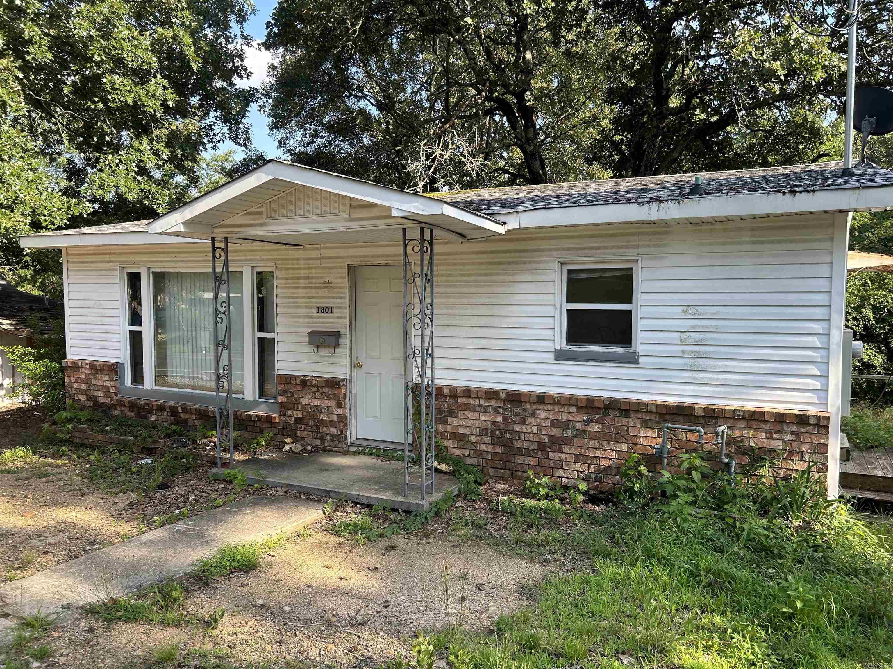 Investors Pkg Sale, 3 houses, all 2 bed/1 bath (1801/1803 Hobson and 333 Cooper) all on same lot.  Will not divide. All still need TLC to finish Hobson houses have already been started to remodel, new windows, but still needs work. They have new electric boxes and gas meters.  333 Cooper is boarded up and still has contents inside home.  Can be seen with agent, it needs drill to get inside and do have pictures of inside. 1801 Hobson (768sqft), 1803 Hobson (896sqft), 333 Cooper (768sqft)