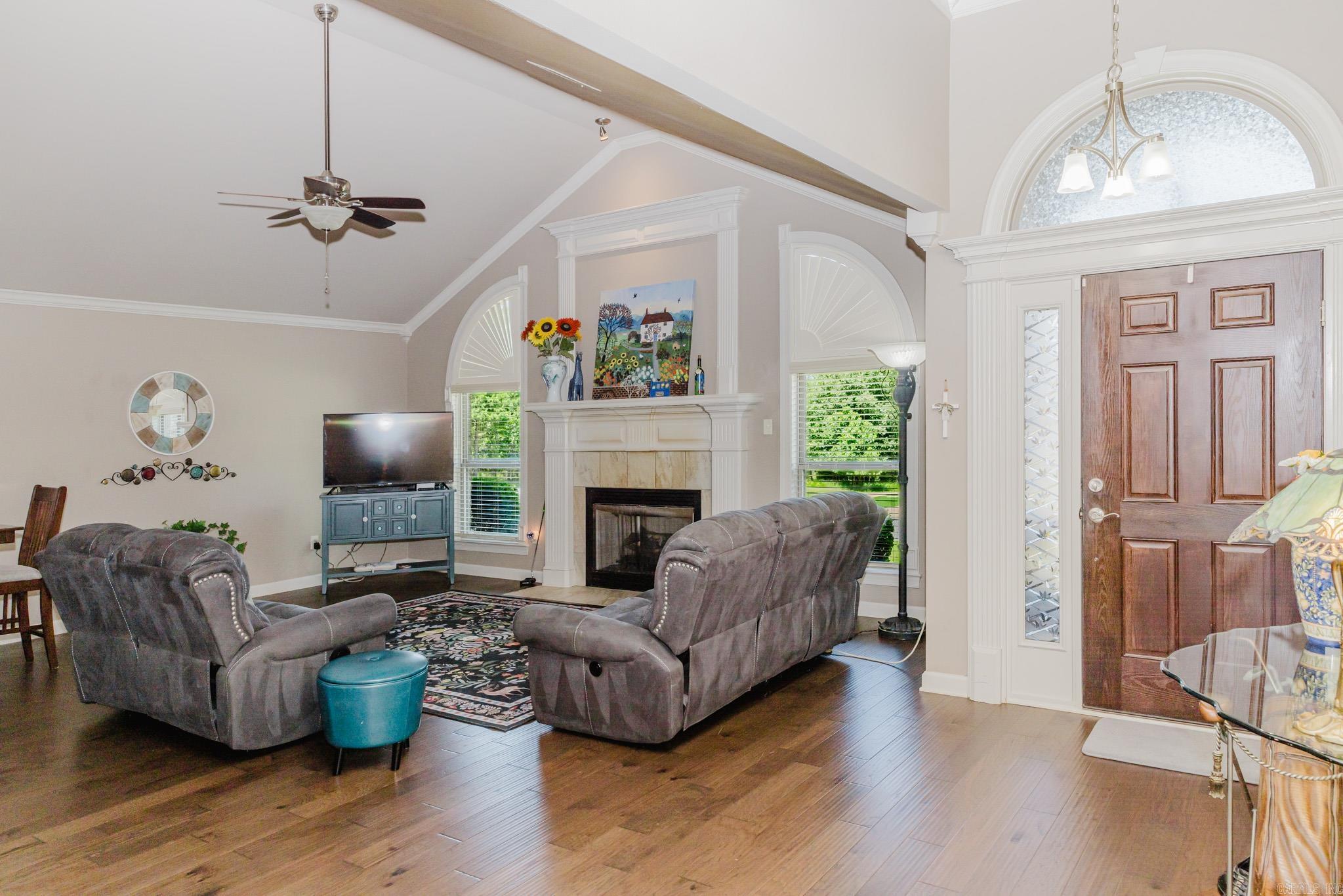 MAJESTIC POINTE - Residential