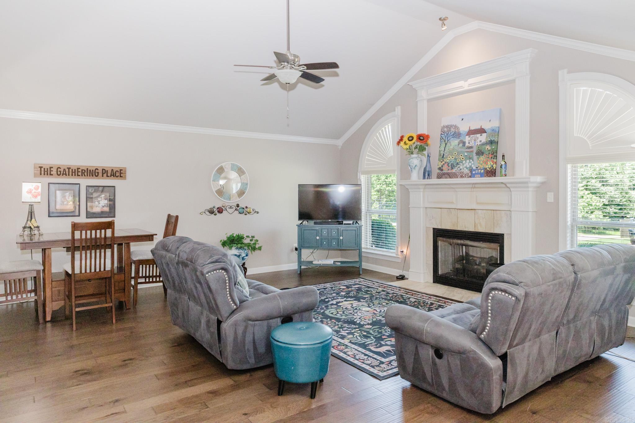 MAJESTIC POINTE - Residential