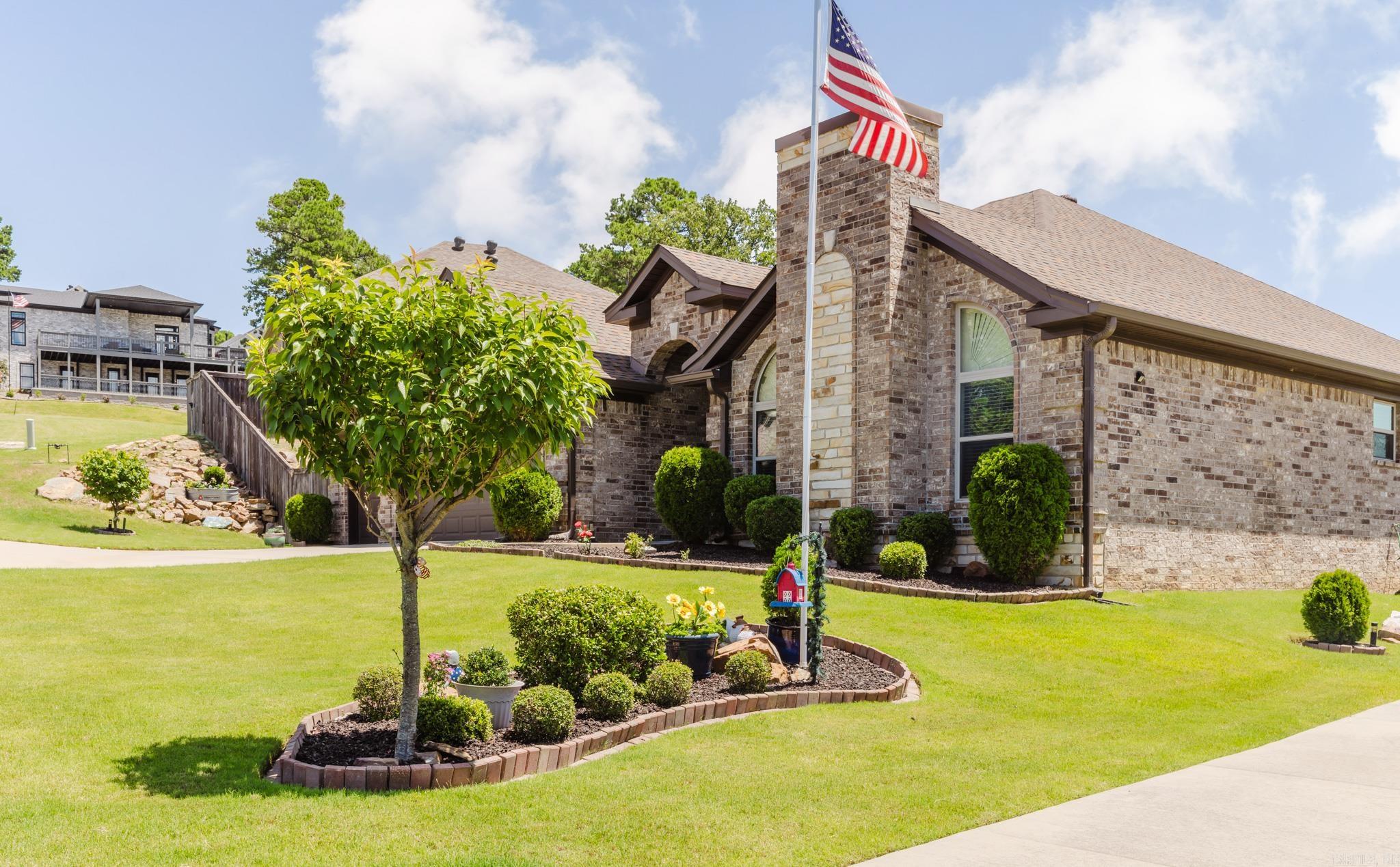 MAJESTIC POINTE - Residential