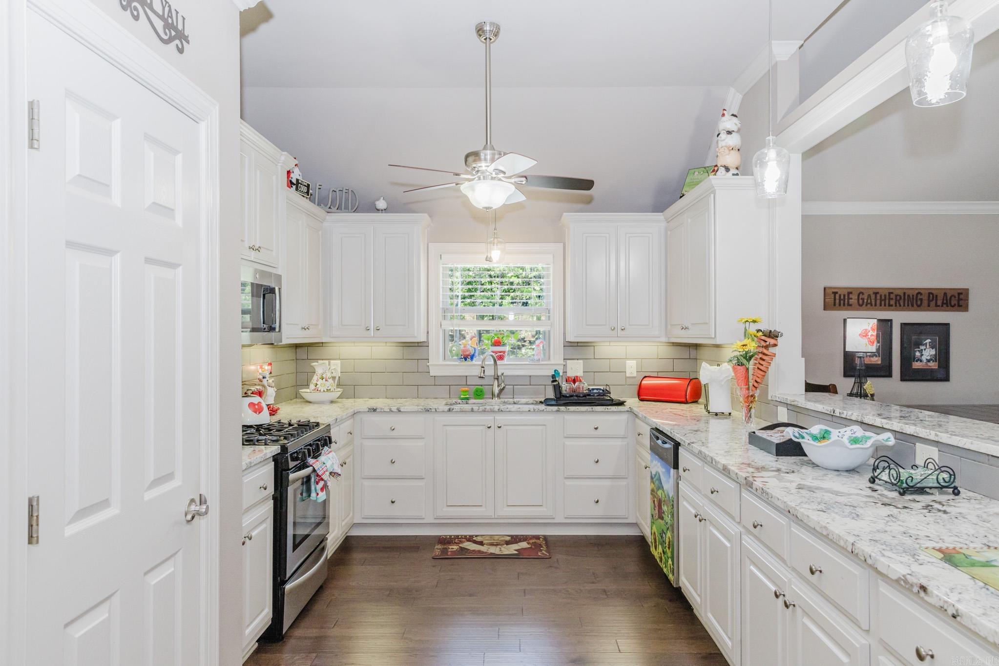 MAJESTIC POINTE - Residential