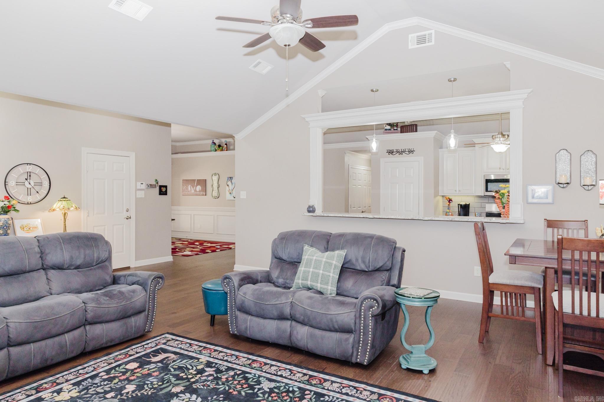 MAJESTIC POINTE - Residential