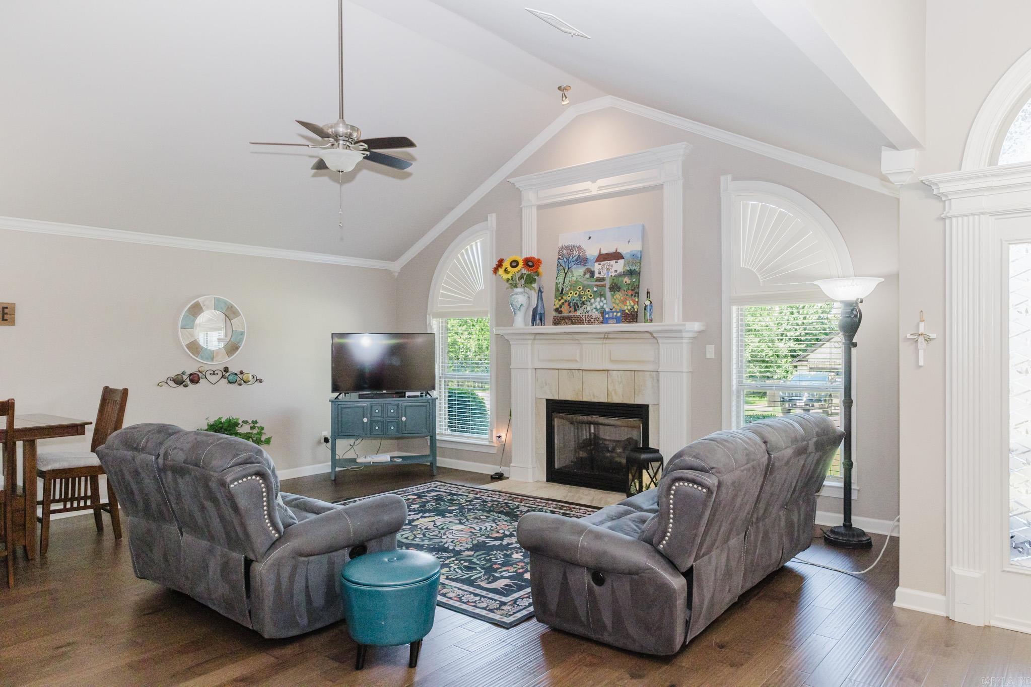 MAJESTIC POINTE - Residential