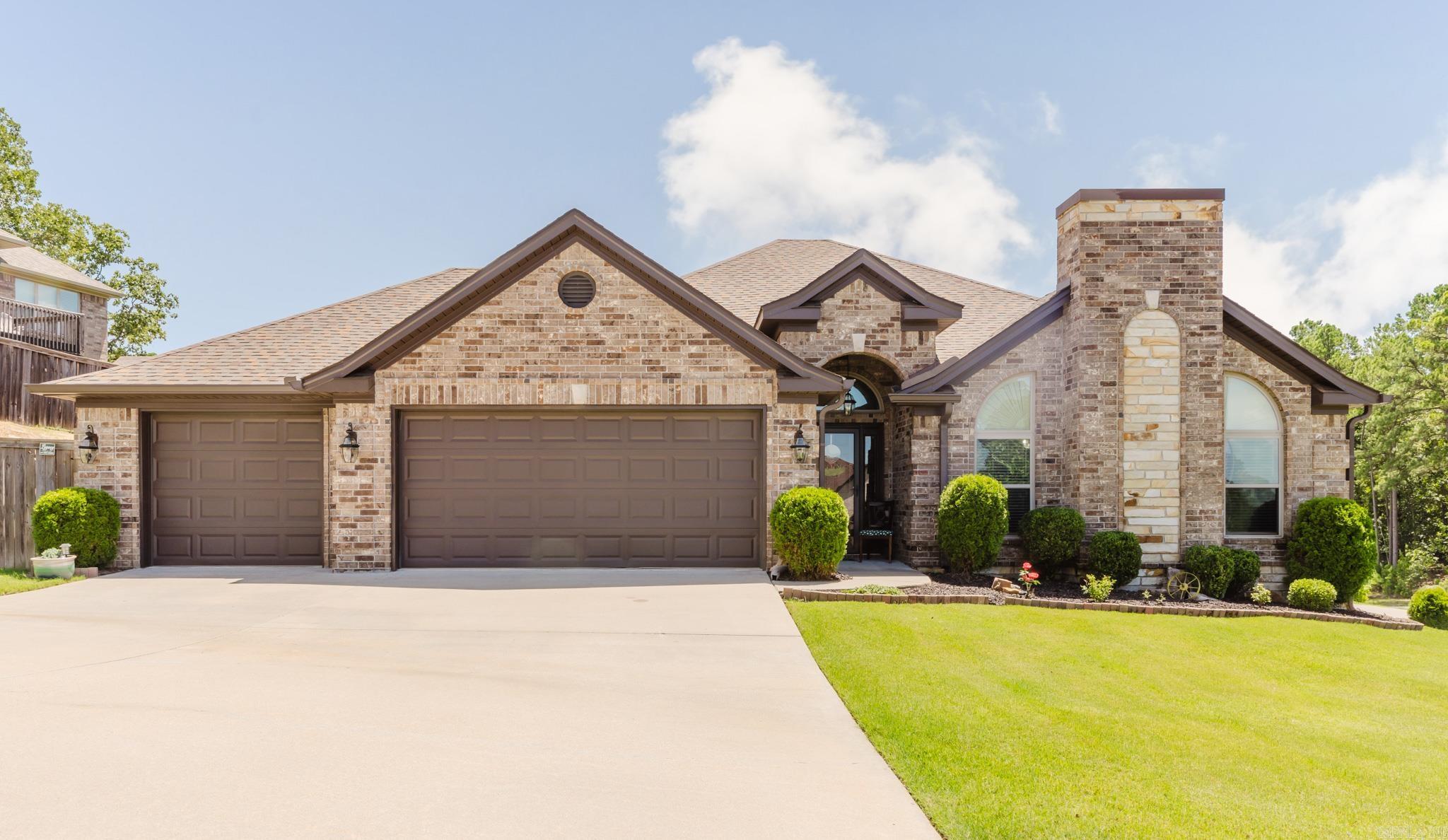MAJESTIC POINTE - Residential