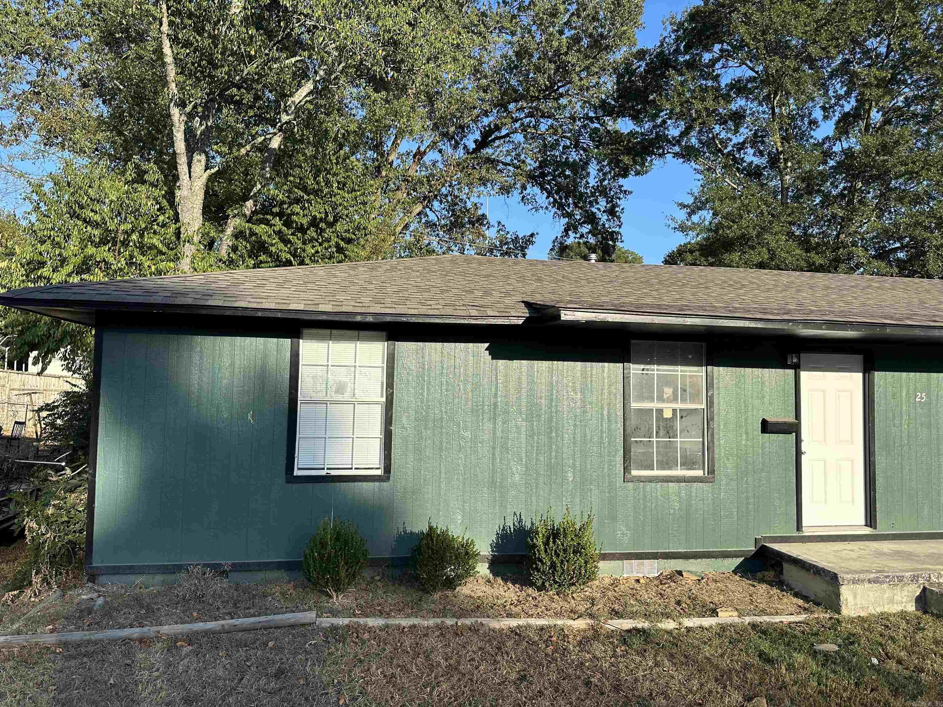 This recently renovated 2-bedroom, 1-bath house in Benton offers modern amenities and a prime location. The home features granite countertops and brand-new appliances, providing a sleek and functional kitchen space. Situated conveniently to all that Benton has to offer, it's in a highly accessible location. Additionally, the property boasts a spacious backyard, ideal for entertaining or unwinding after a busy day. This charming home is perfect for those seeking both comfort and convenience in a lovely residential setting.