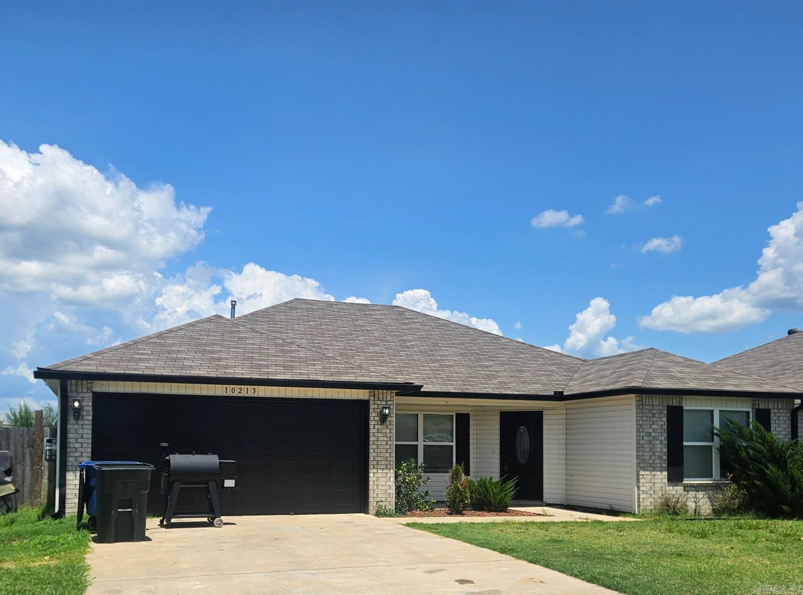 Five years old, so five years left, on limited, 10-year new-construction warranty. (Pix coming soon.) With 4 bedrooms and 2 baths, this still-like-new, one occupant, home has proven durability and is ready for your personal touch up. Easy, easy access in and out of the Maumelle area through the White Oak Crossing exit off I-40, you can be on your way or back home faster than most residents in that area. Maumelle Charter High School is walking distance, as well as Baseball Fields. Close to Counts Massie and Country Club Parkway for easy access to all things Maumelle. BUYERS' AGENTS SEE REMARKS