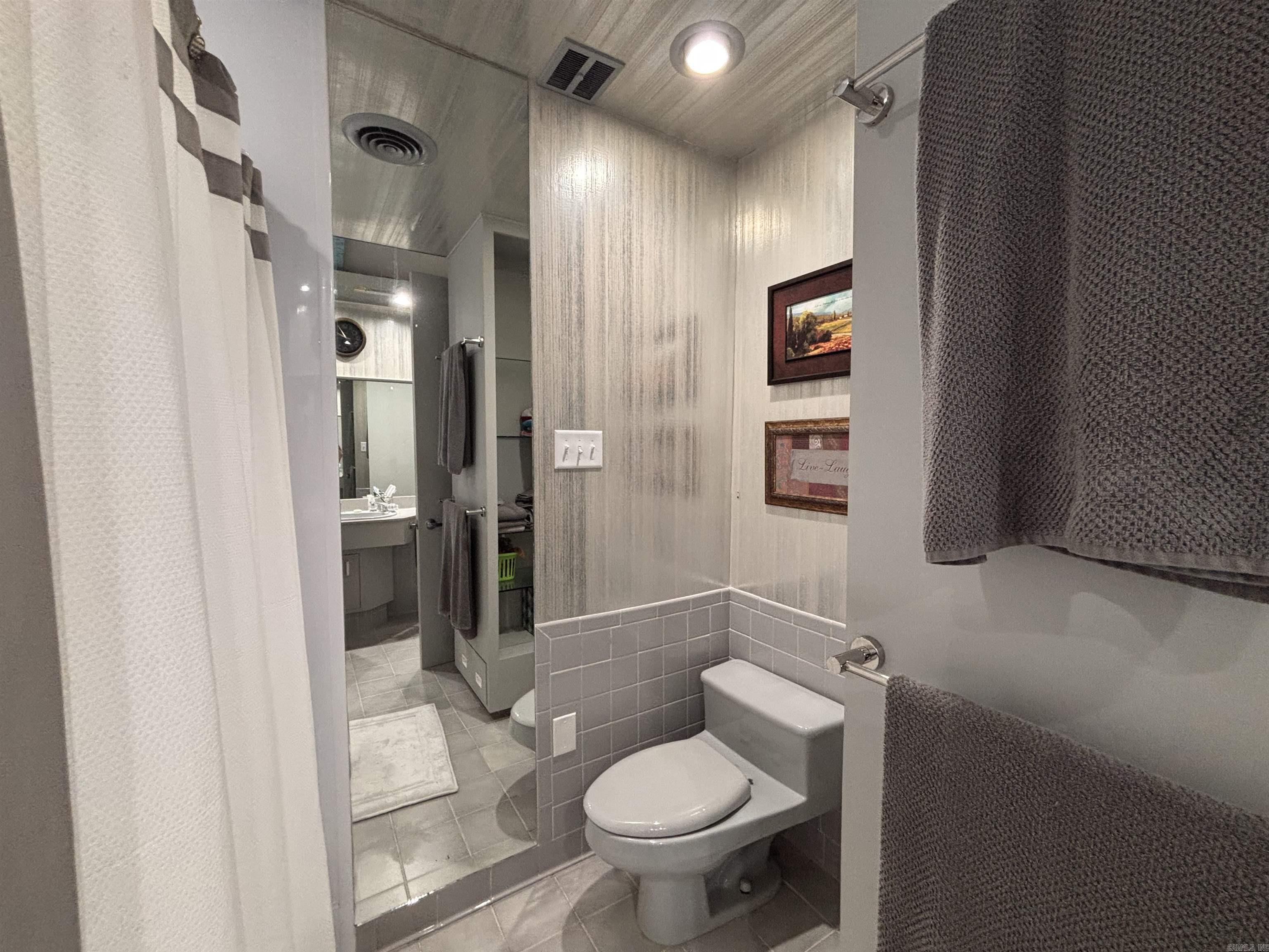 CHELSEA HEIGHTS CONDO - Residential