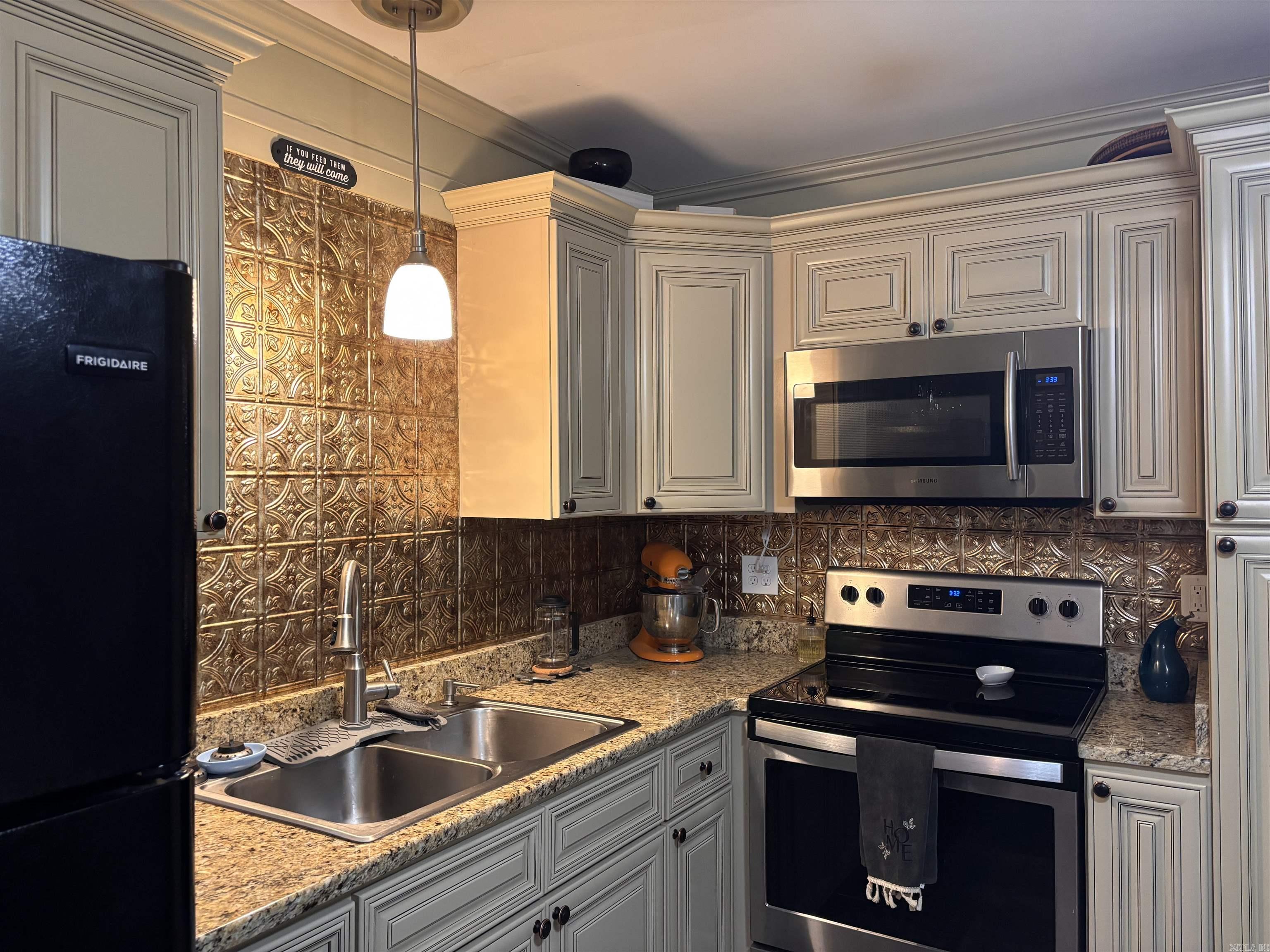 CHELSEA HEIGHTS CONDO - Residential