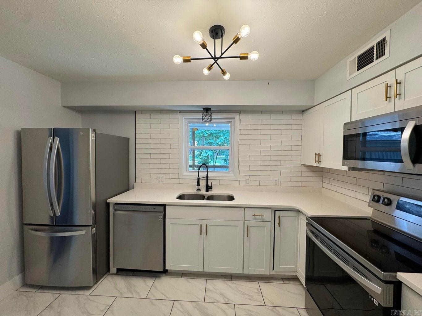 THUNDERBIRD - Residential