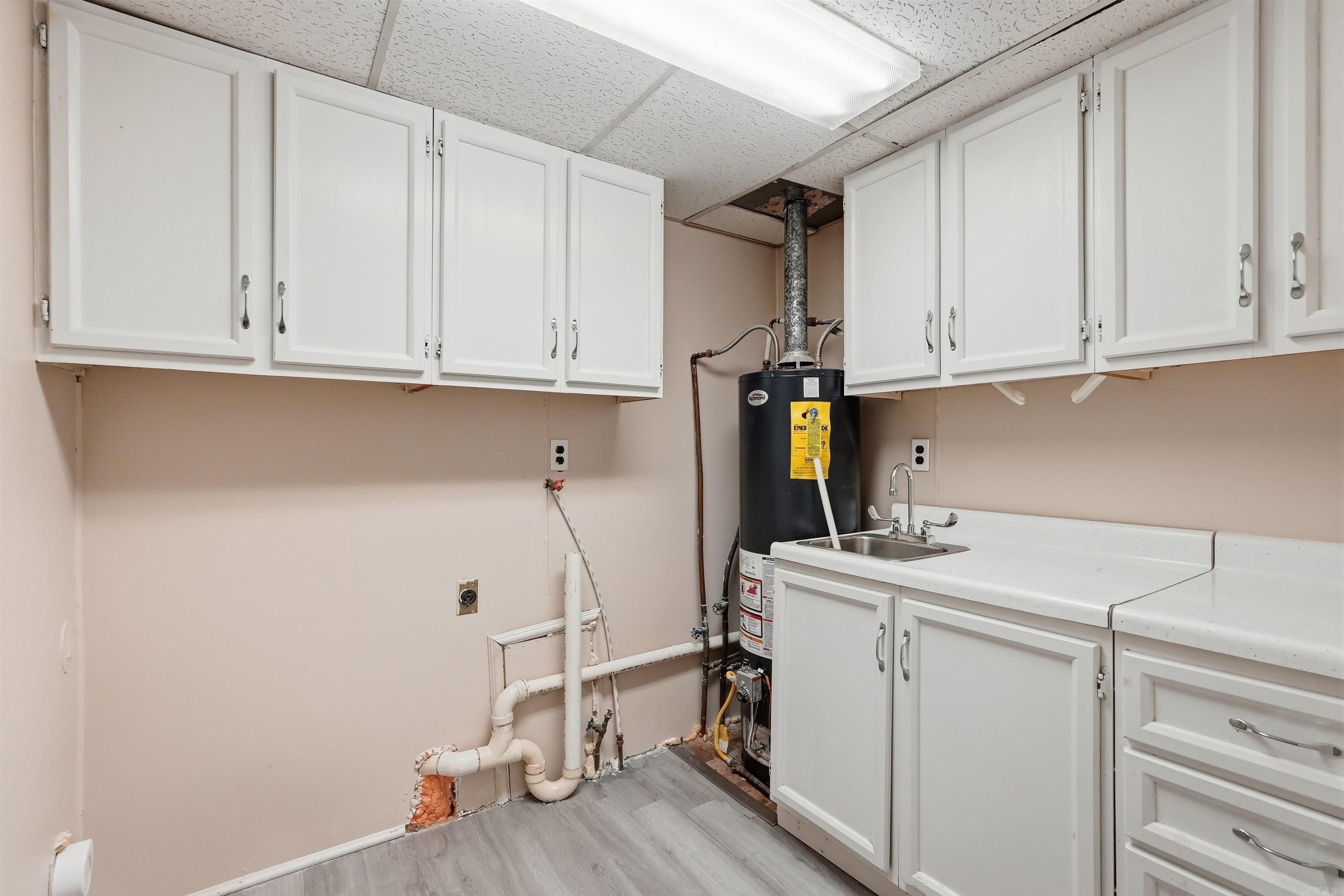 PINE WOOD HILL ADDN - Residential