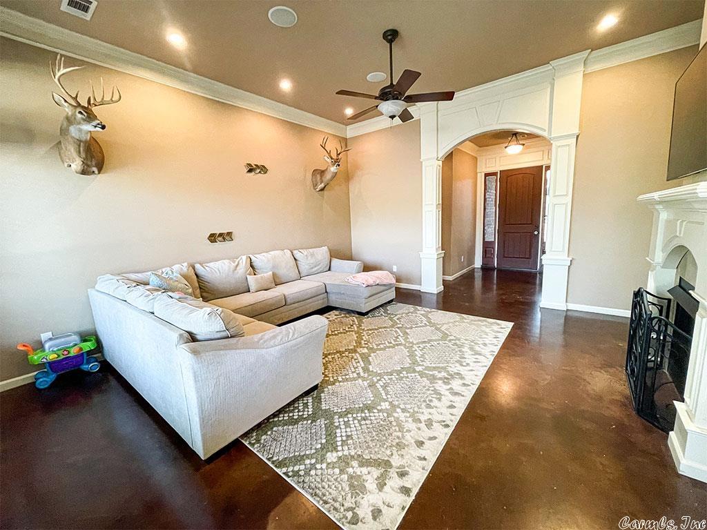 OAK GLENN - Residential