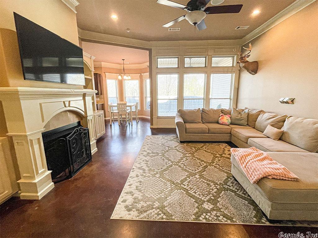 OAK GLENN - Residential
