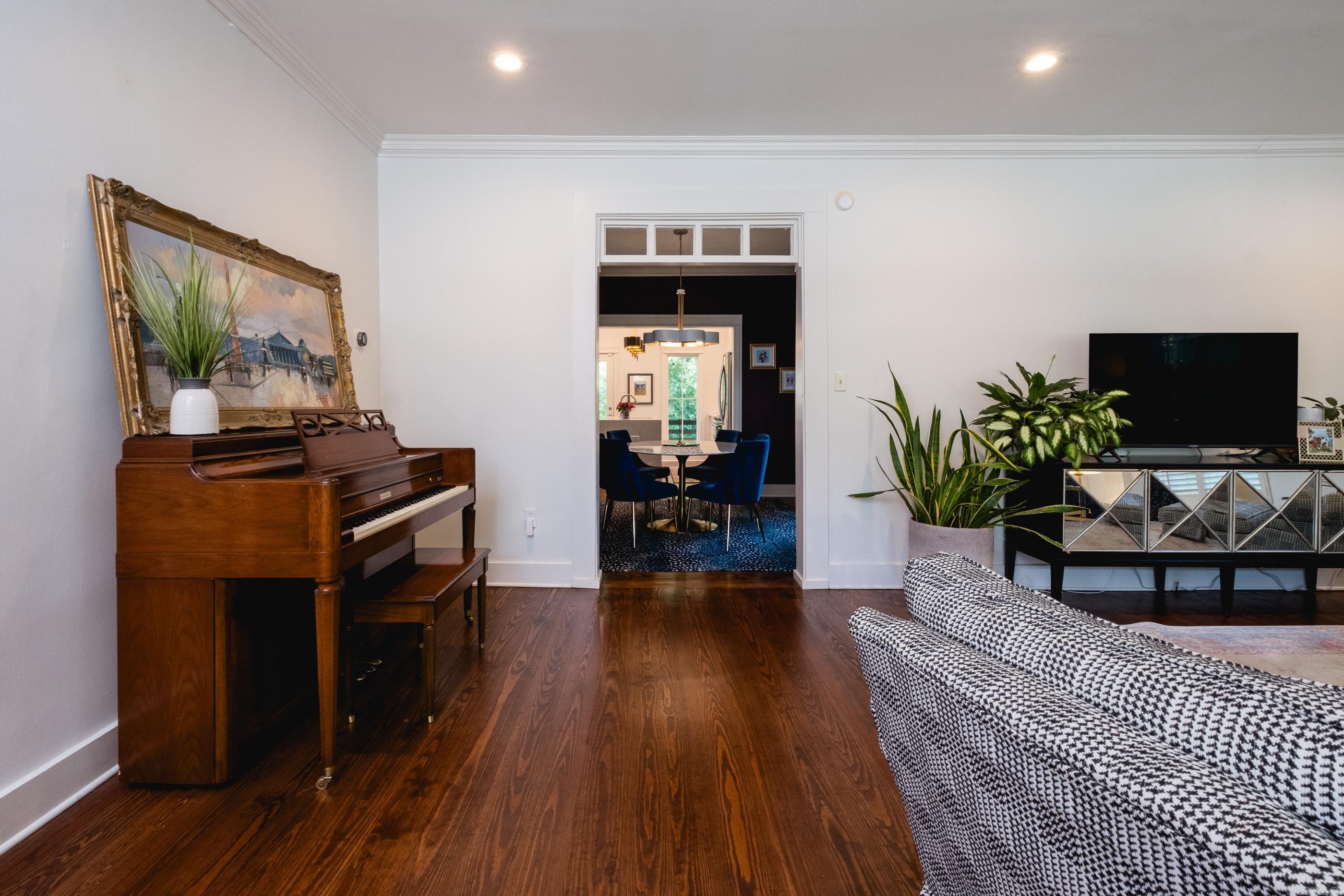 PULASKI HEIGHTS - Residential