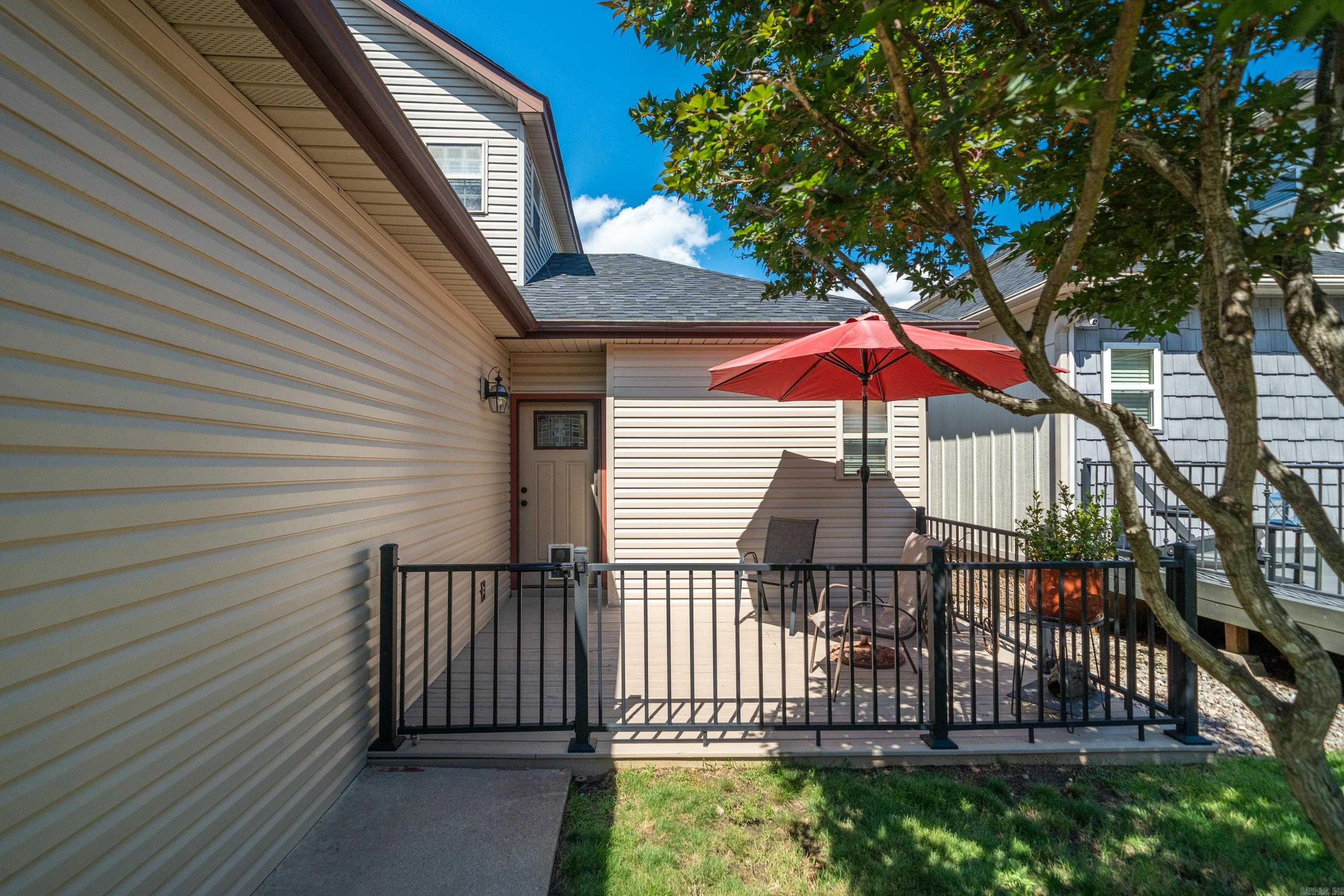 MAJESTIC LAKE VILLAGE TOWNHOMES - Residential