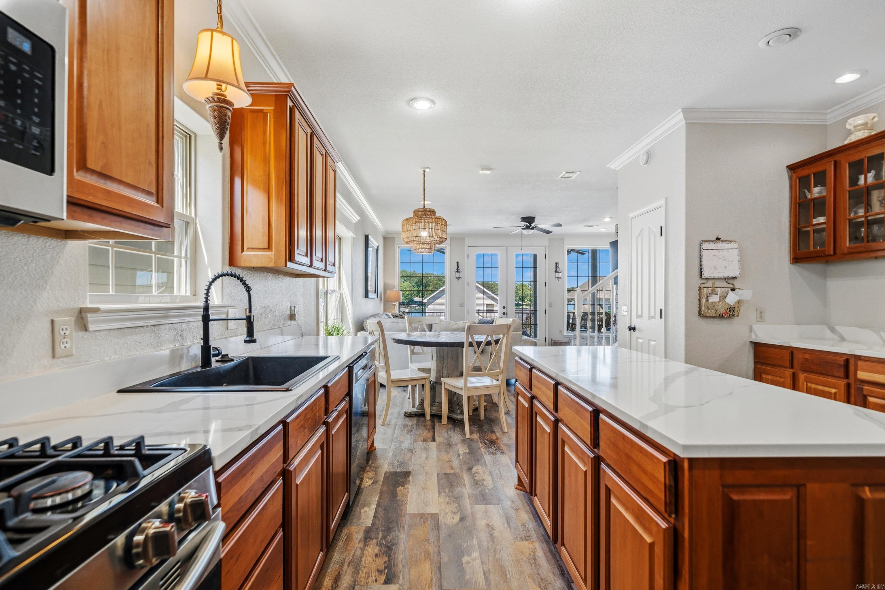 MAJESTIC LAKE VILLAGE TOWNHOMES - Residential