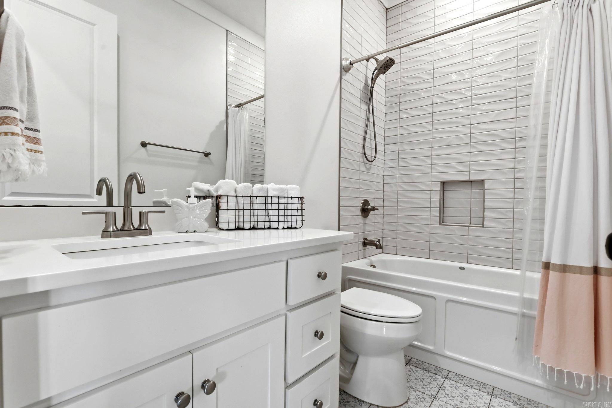 MIDTOWN BRYANT - Residential