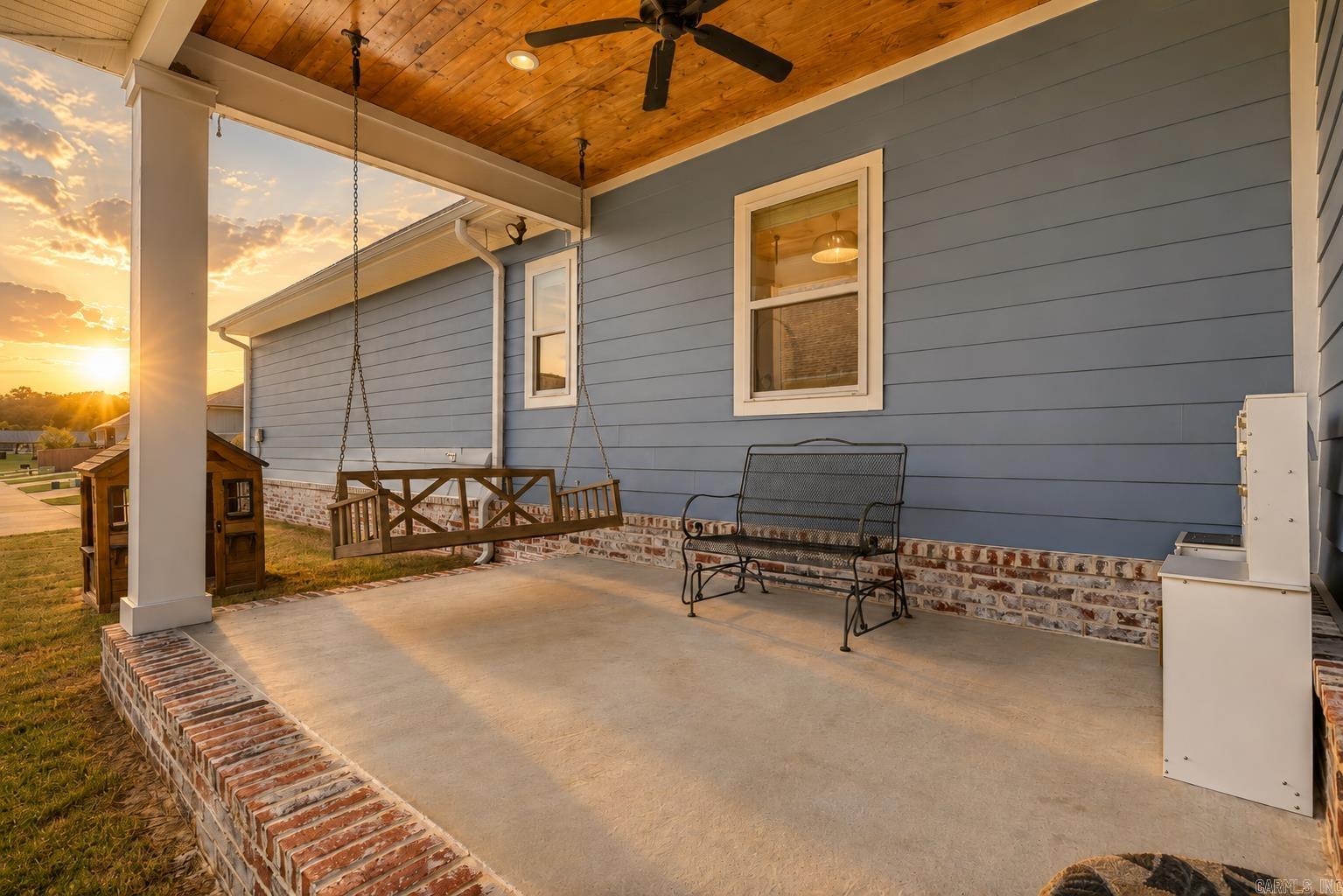 MIDTOWN BRYANT - Residential