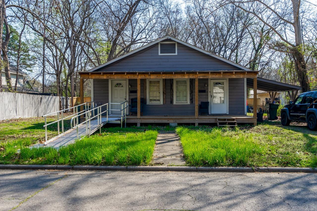 Old Conway Duplex!! So close to UCA and CBC! Each unit brings in $725 monthly. Long term tenants, in a great area! Great investment property! 1 bed and 1 bath in each unit.