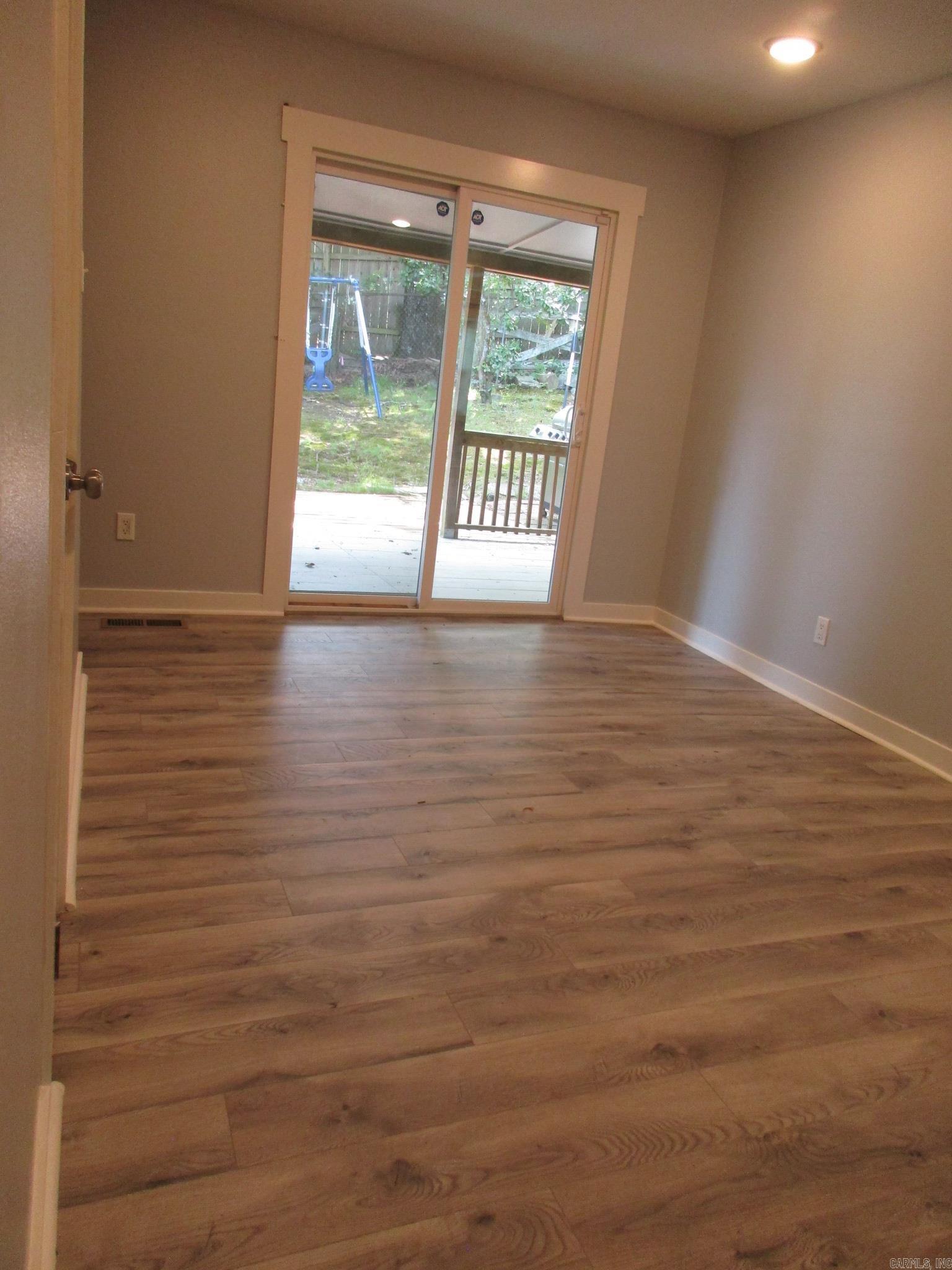 TWIN LAKES - Residential