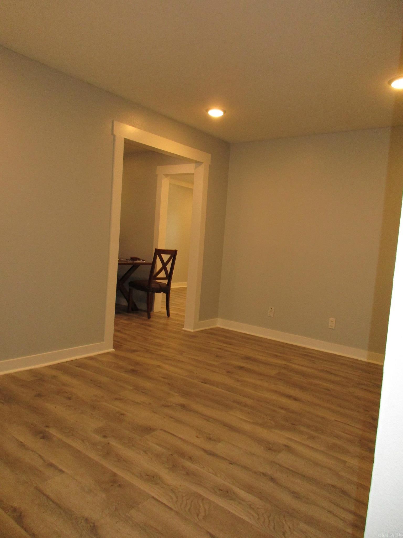 TWIN LAKES - Residential