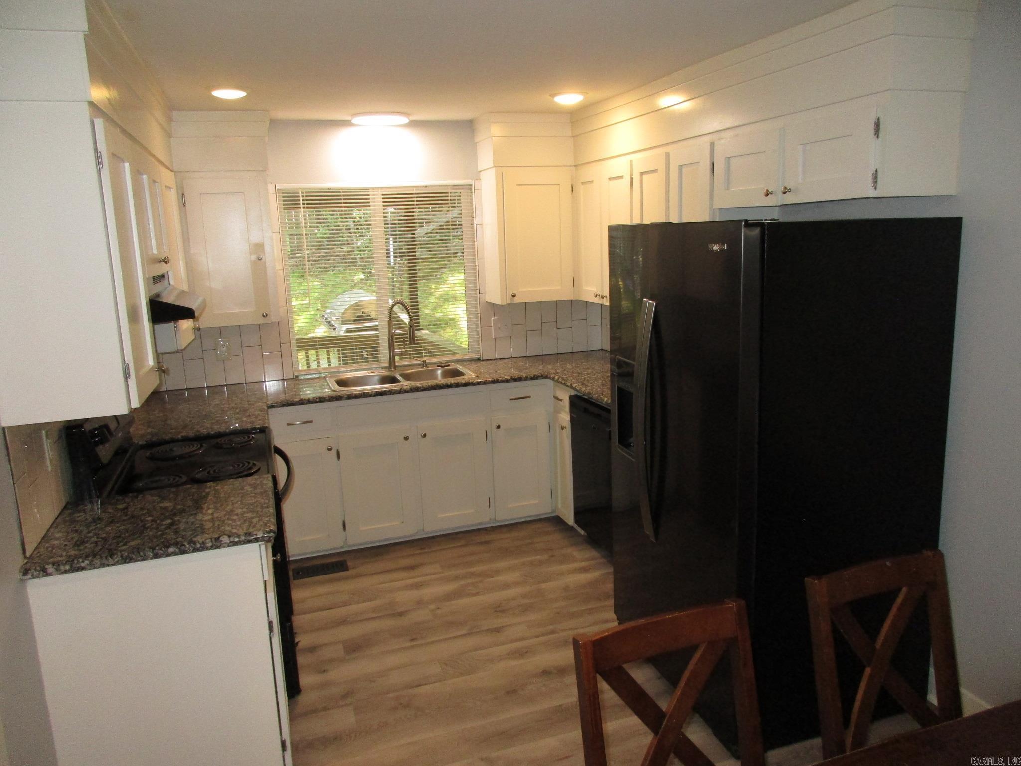 TWIN LAKES - Residential