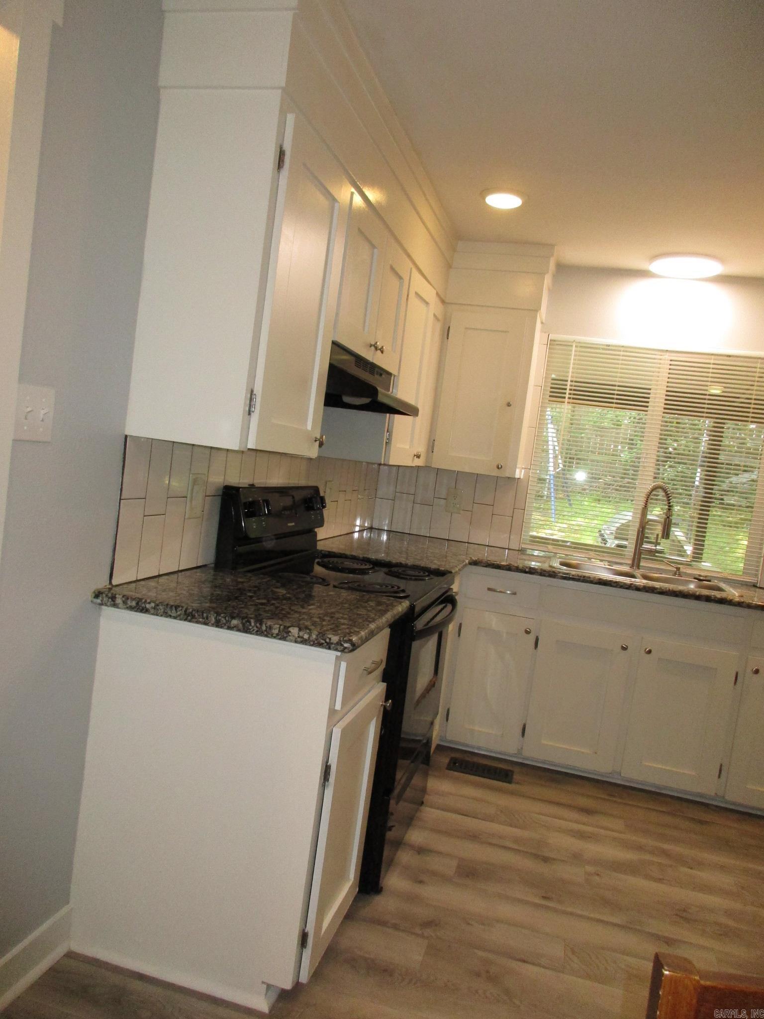 TWIN LAKES - Residential