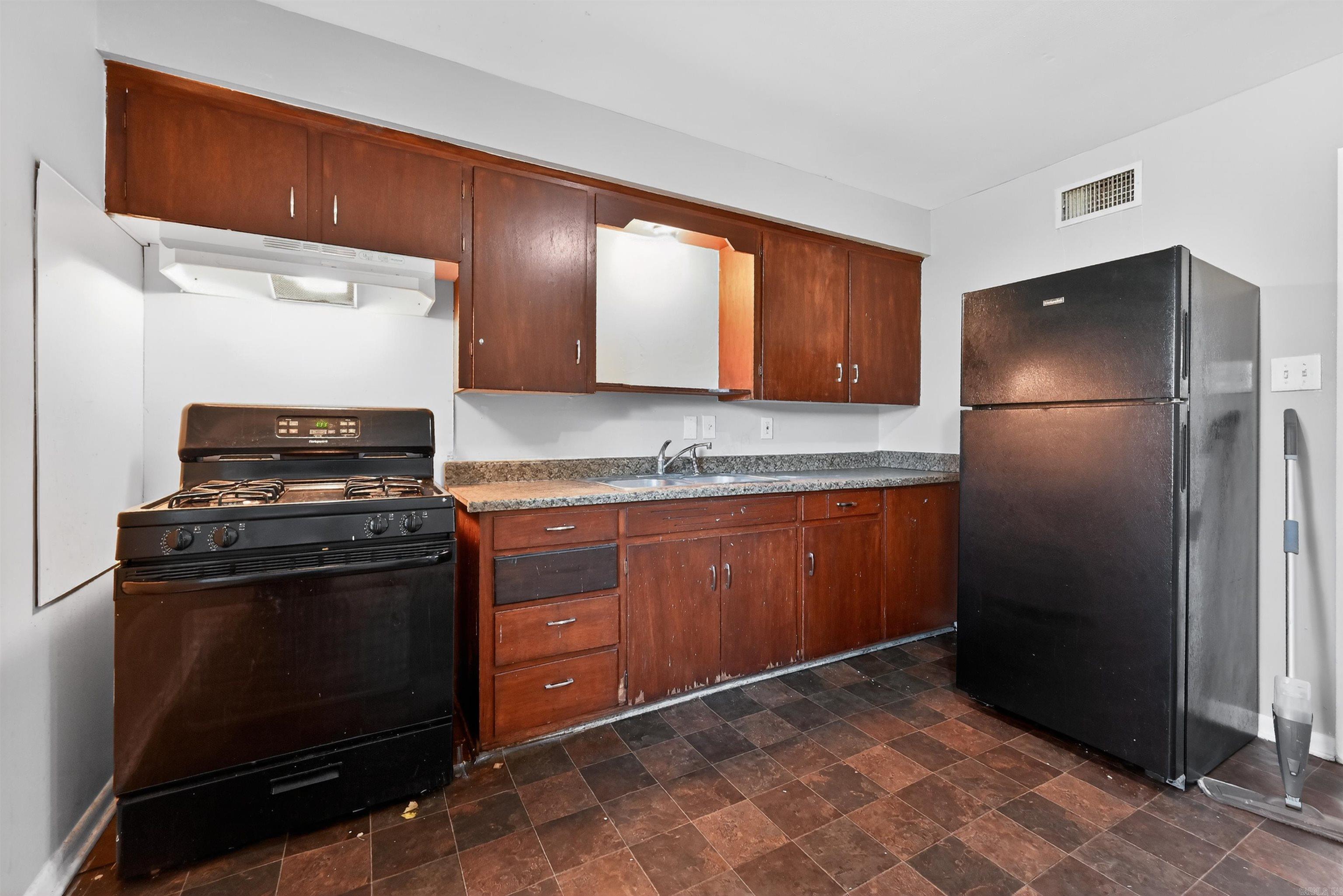 WAKEFIELD VILLAGE - Residential