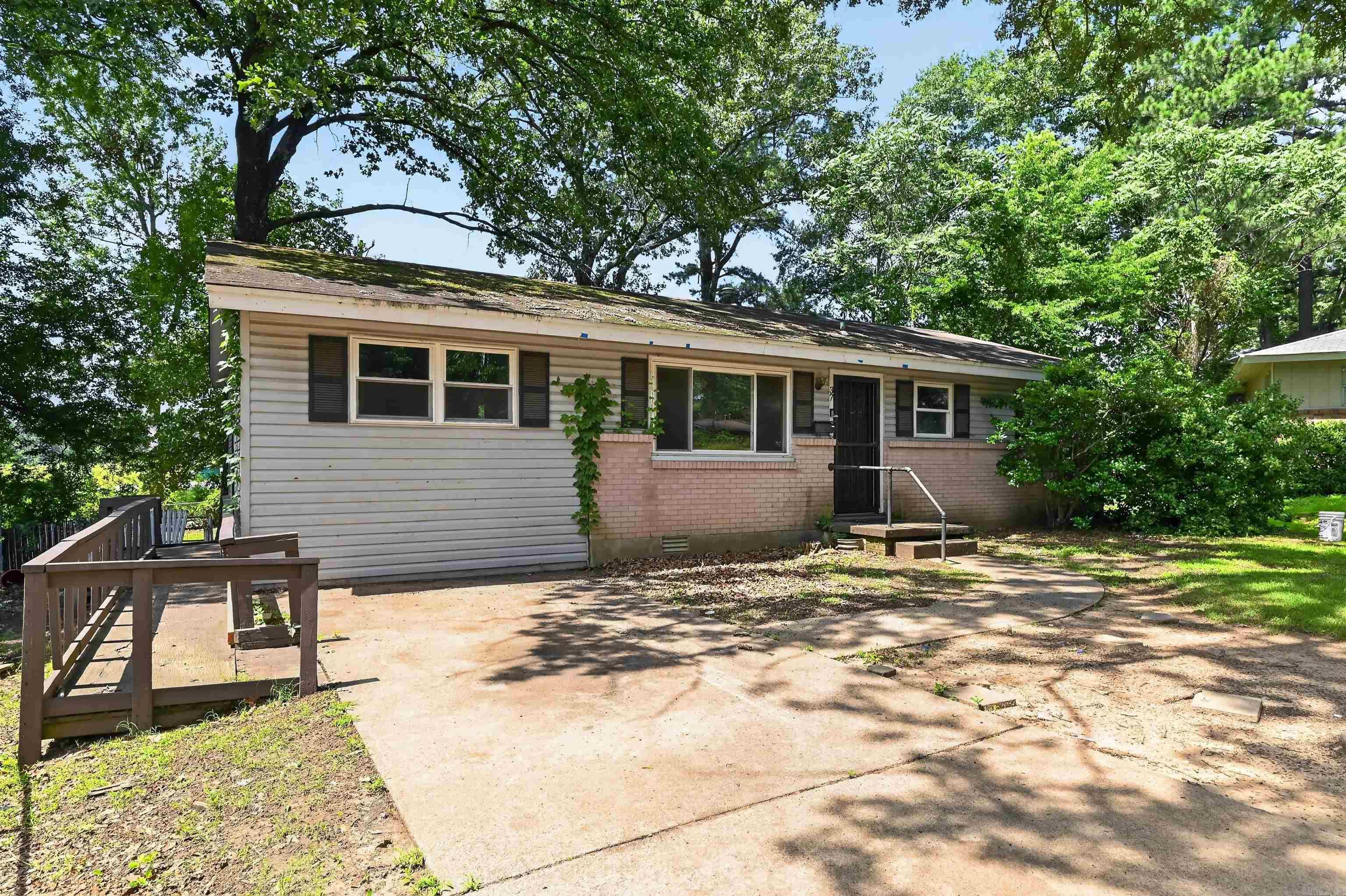 WAKEFIELD VILLAGE - Residential