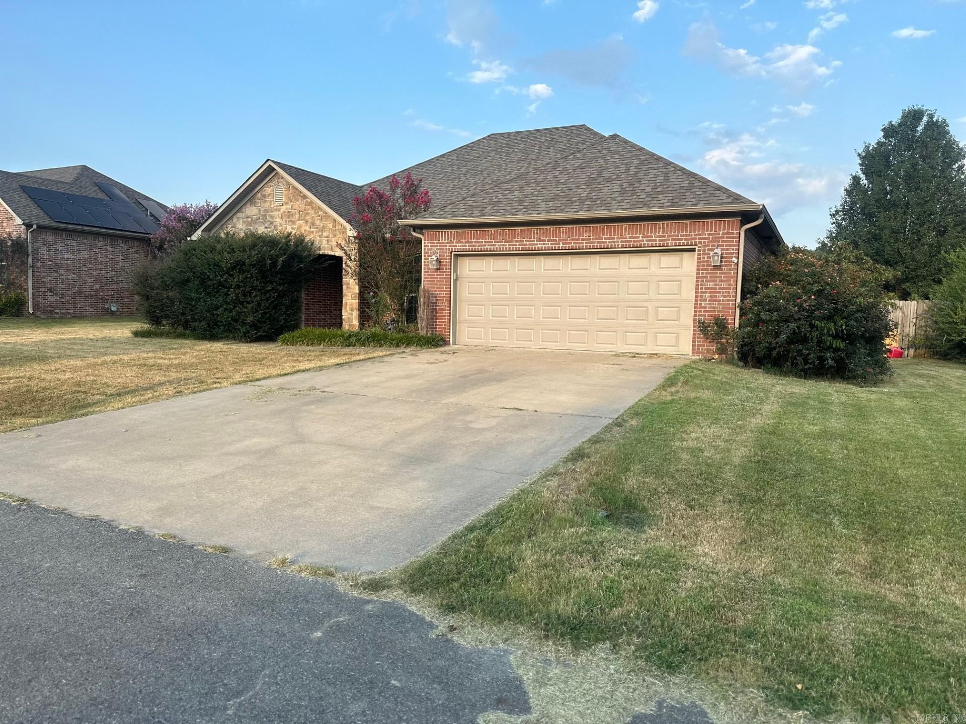 If you’re looking for a four bedroom, two bath house and Vilonia school District come feast your eyes on this amazing house. The neighborhood is a blessing with wonderful neighbors. Big nice backyard, privacy fenced.