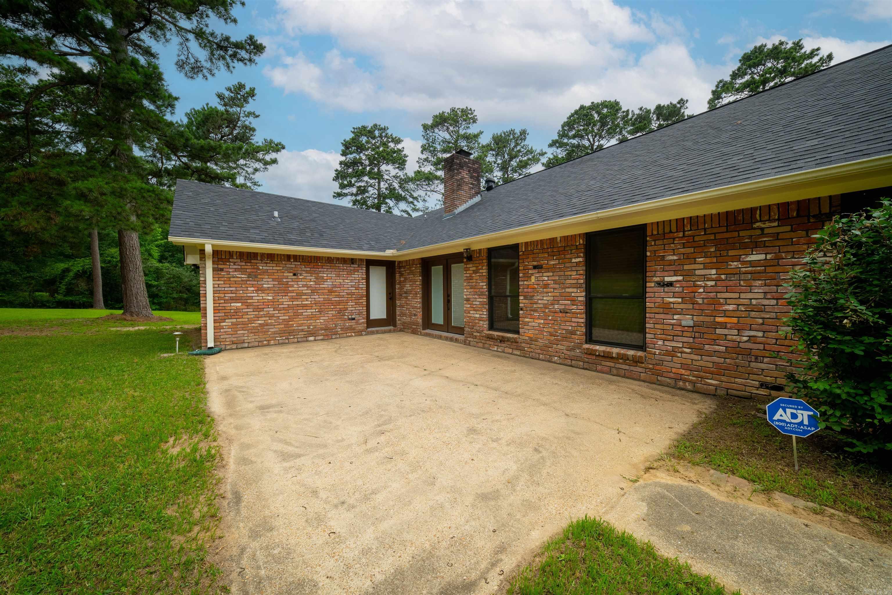 HOLLOW HILLS - Residential