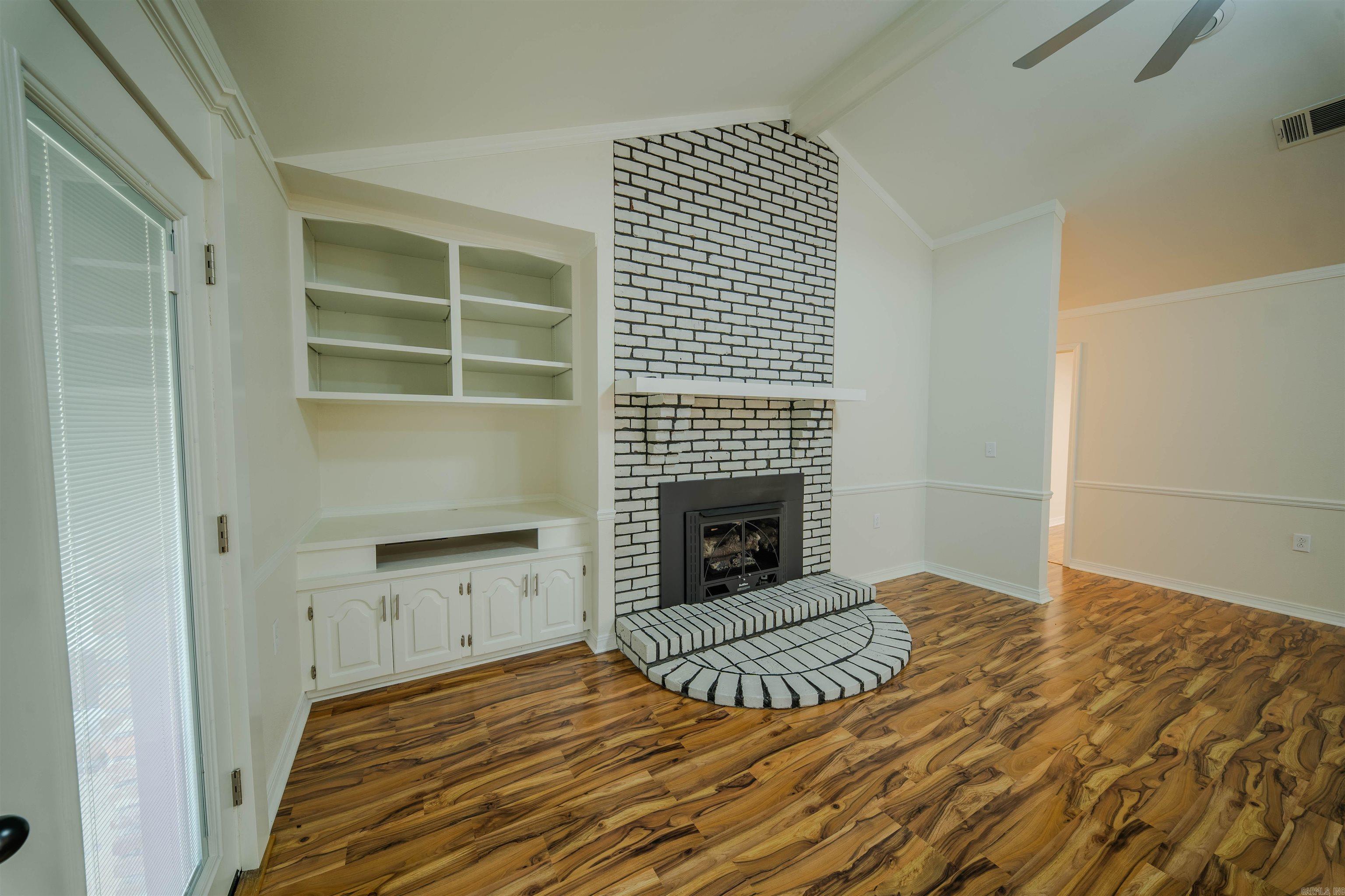 HOLLOW HILLS - Residential