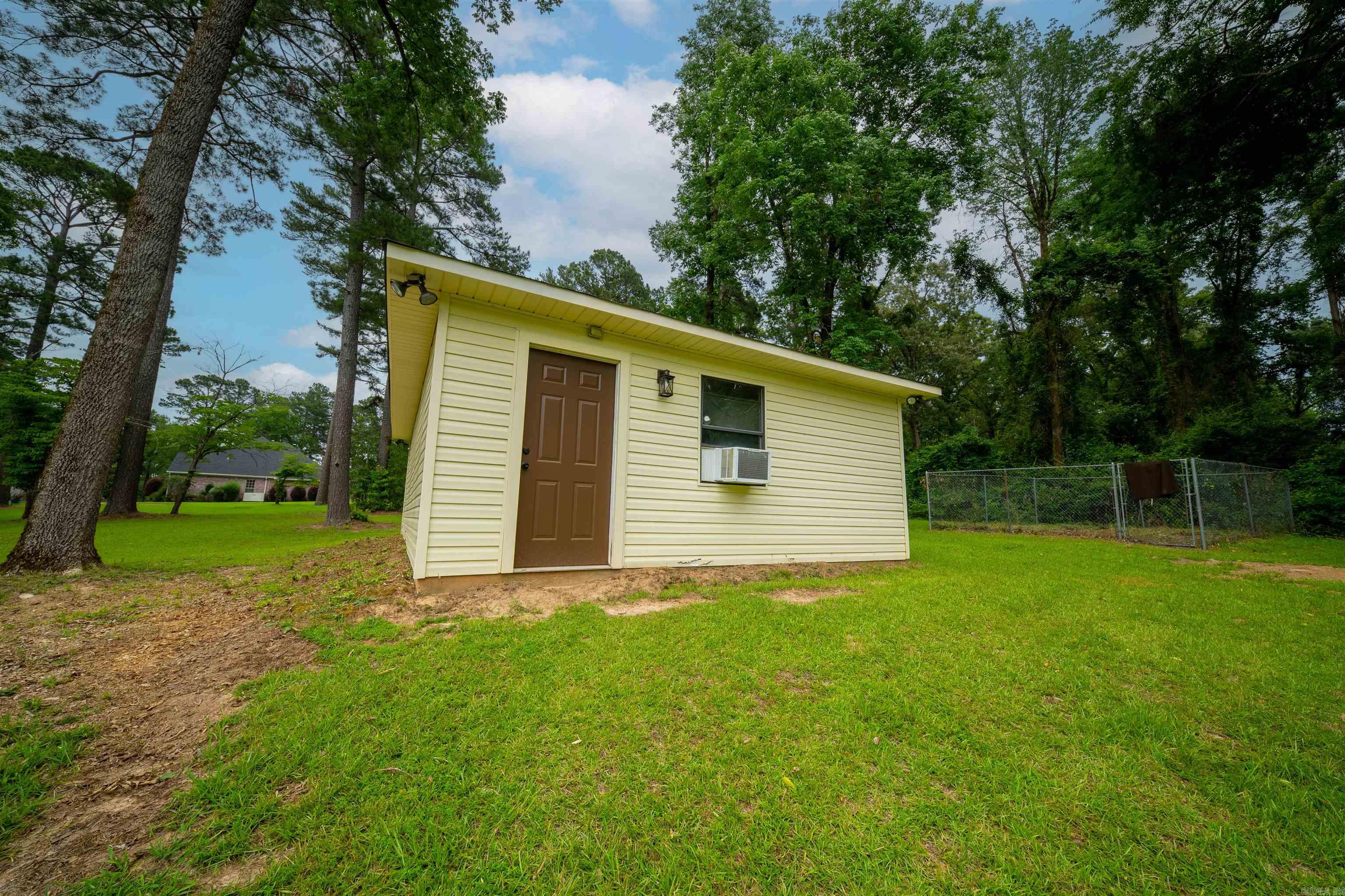 HOLLOW HILLS - Residential