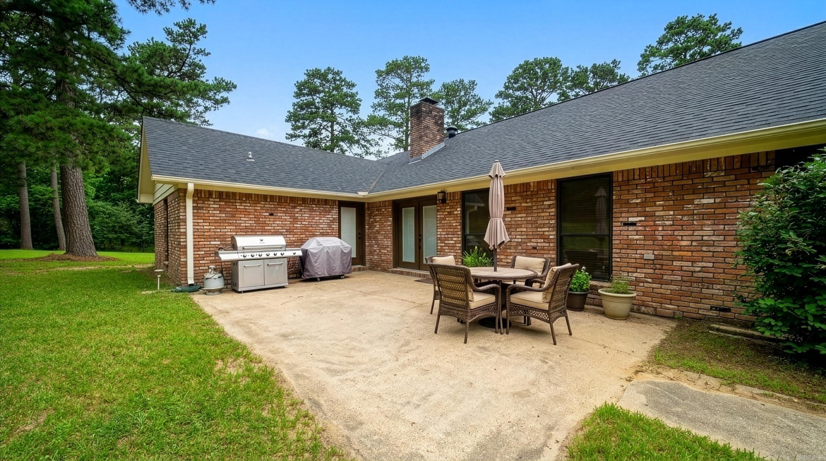 HOLLOW HILLS - Residential
