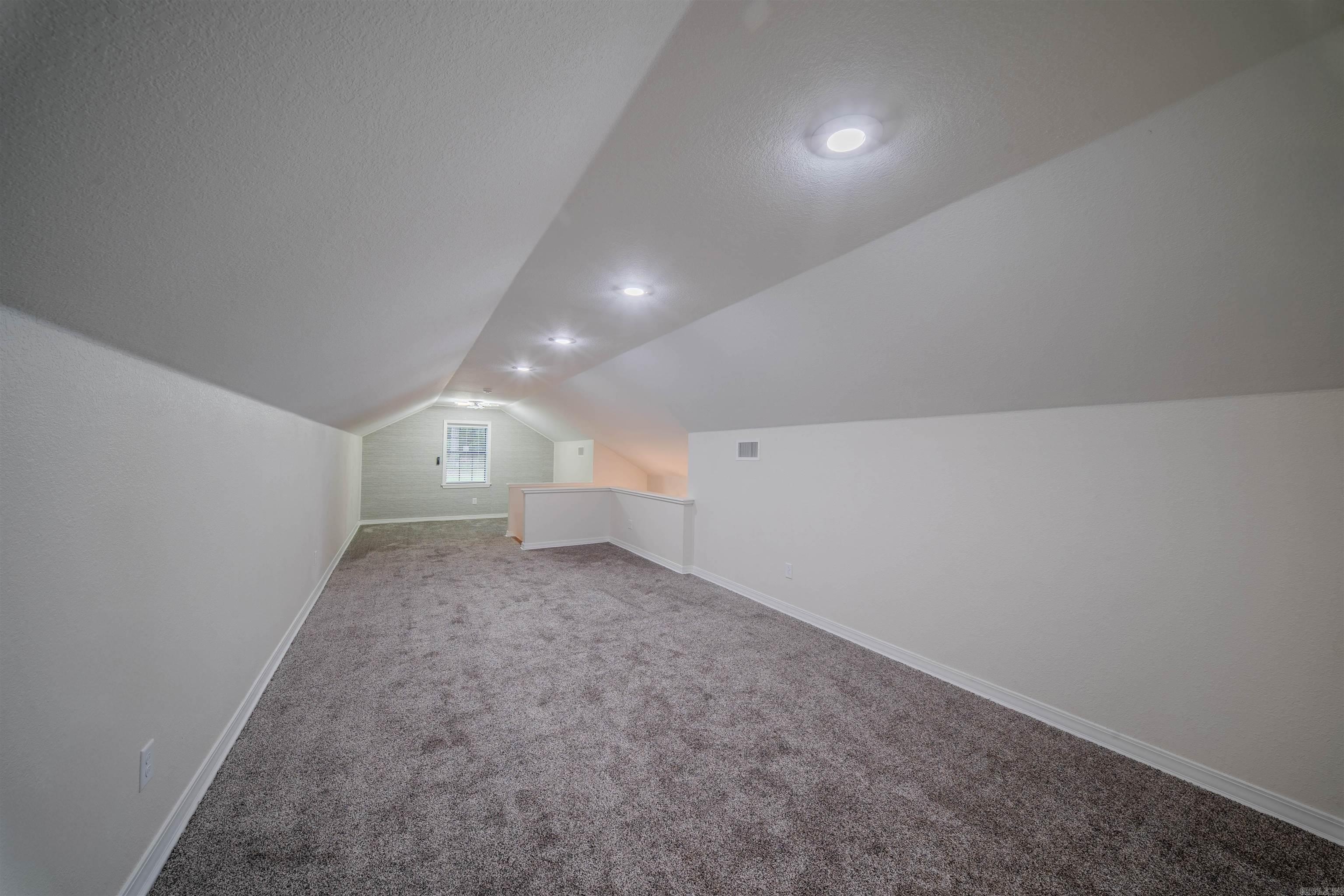 HOLLOW HILLS - Residential