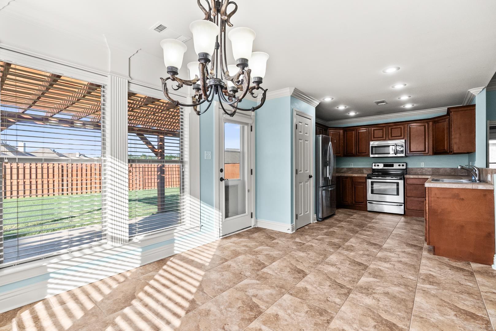 COUNTRY CLUB OF ARK THE - Residential