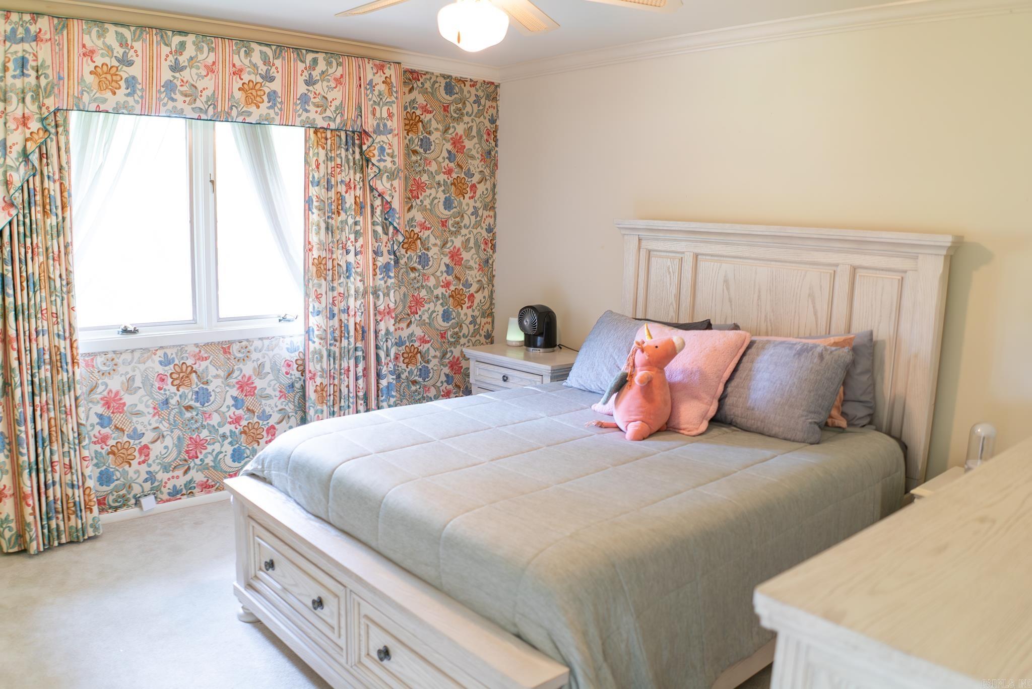VIVIAN MANOR - Residential
