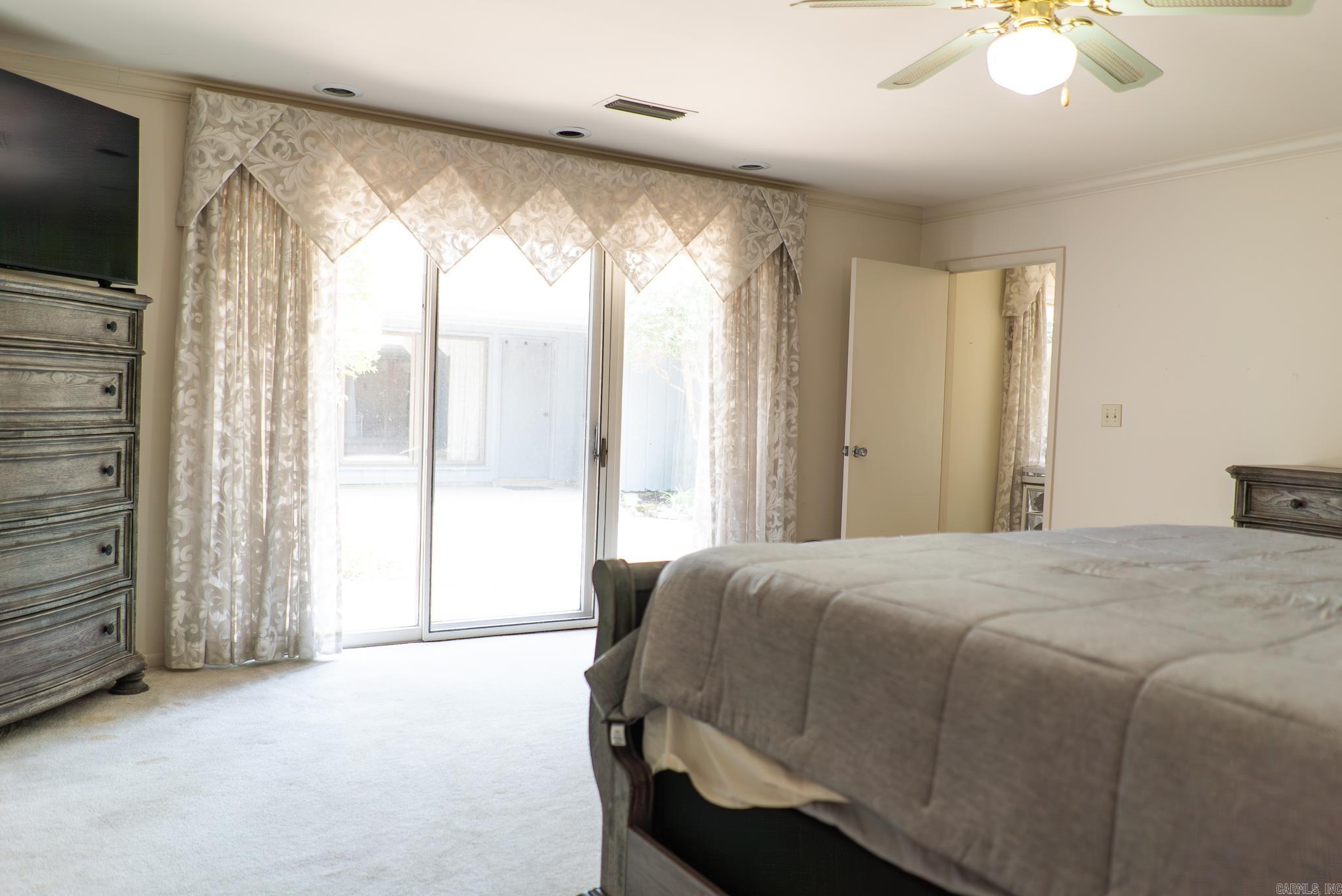 VIVIAN MANOR - Residential