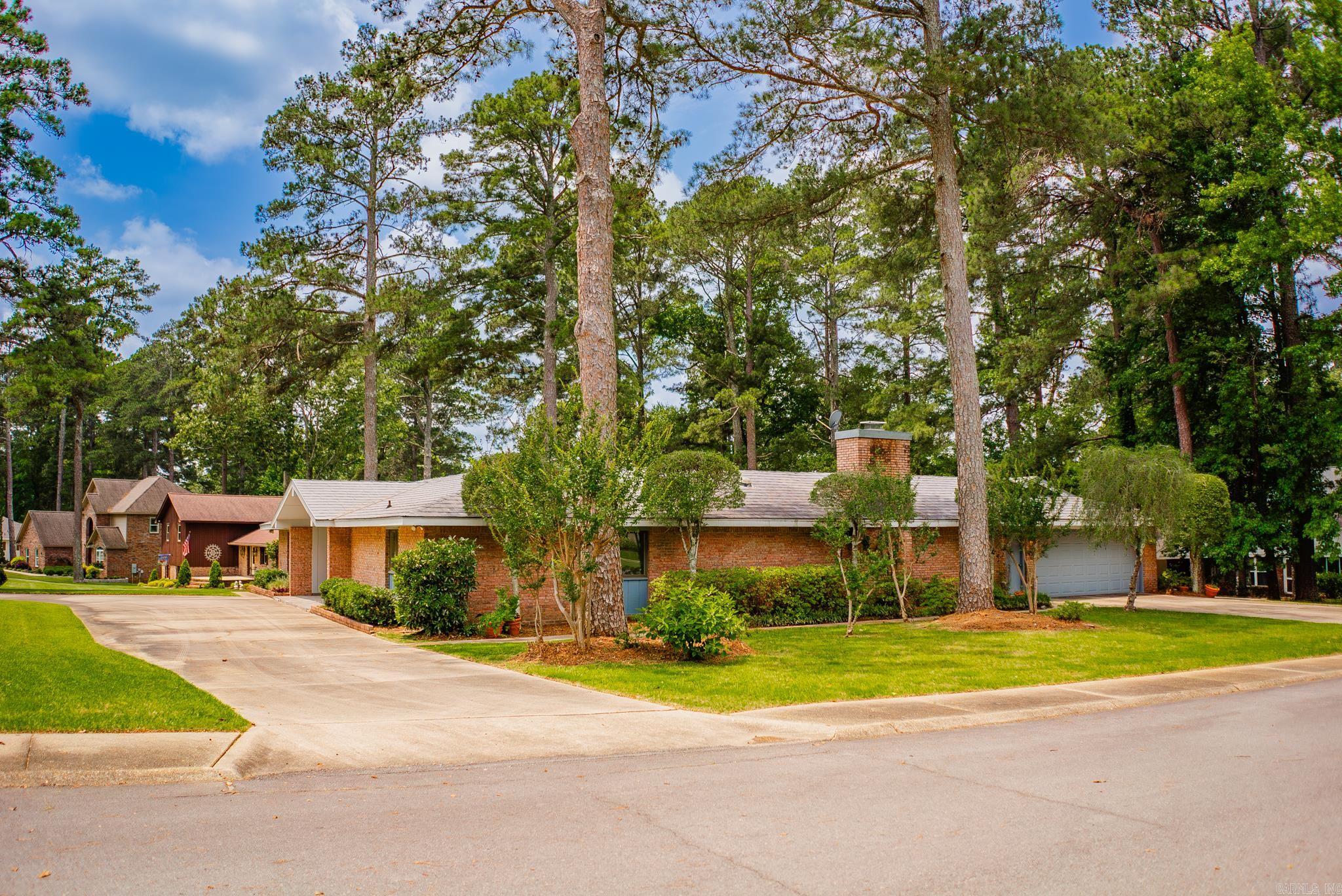 VIVIAN MANOR - Residential