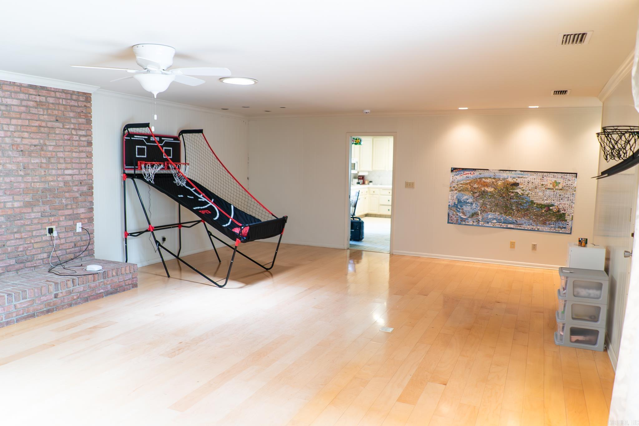 VIVIAN MANOR - Residential