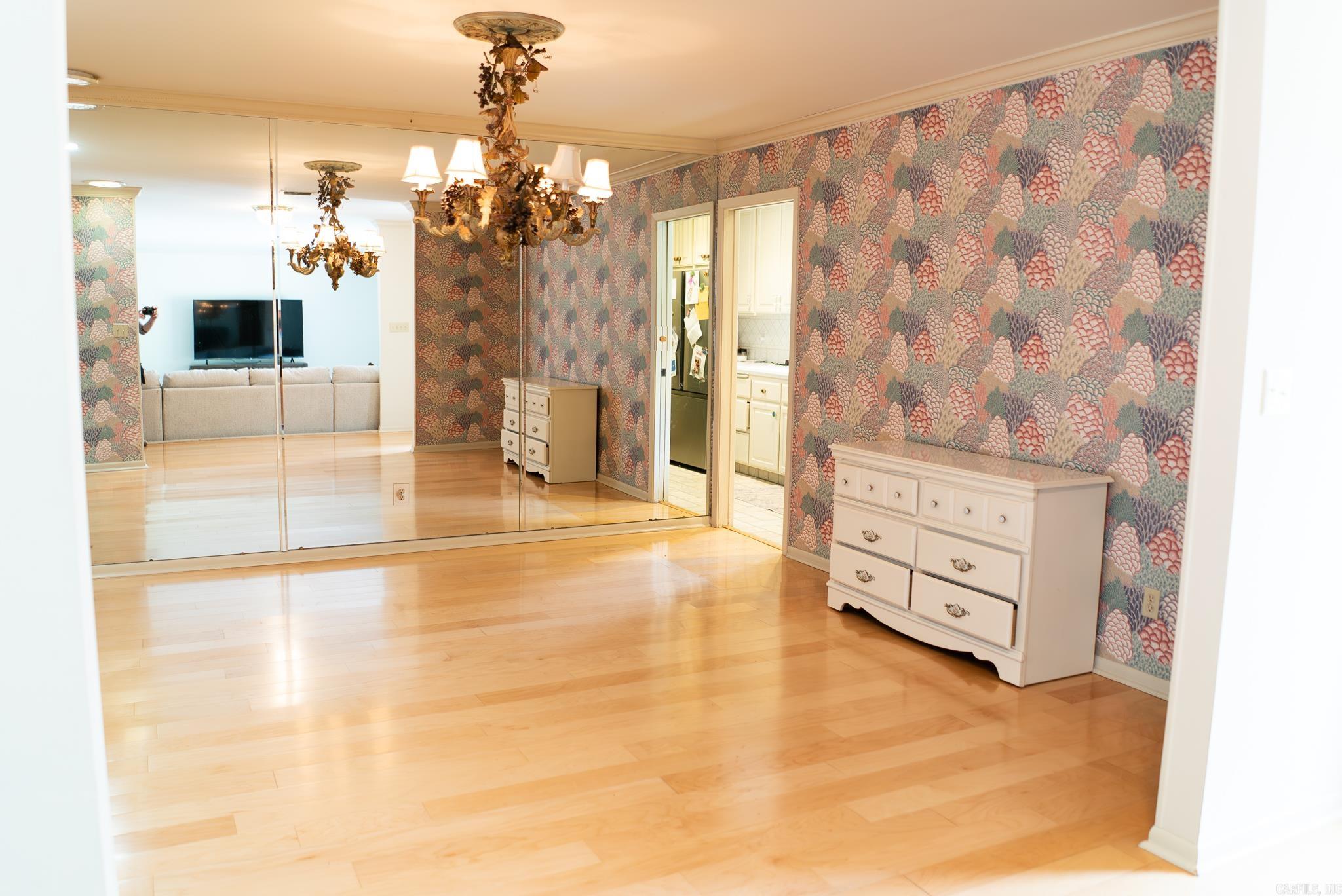 VIVIAN MANOR - Residential
